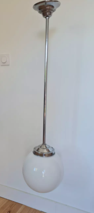 Suspension boule en opaline blanche 1930