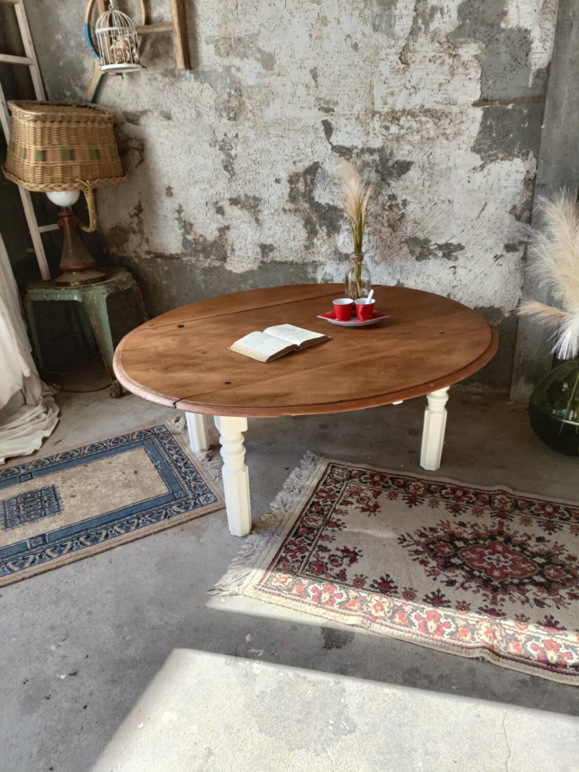 Round coffee table
