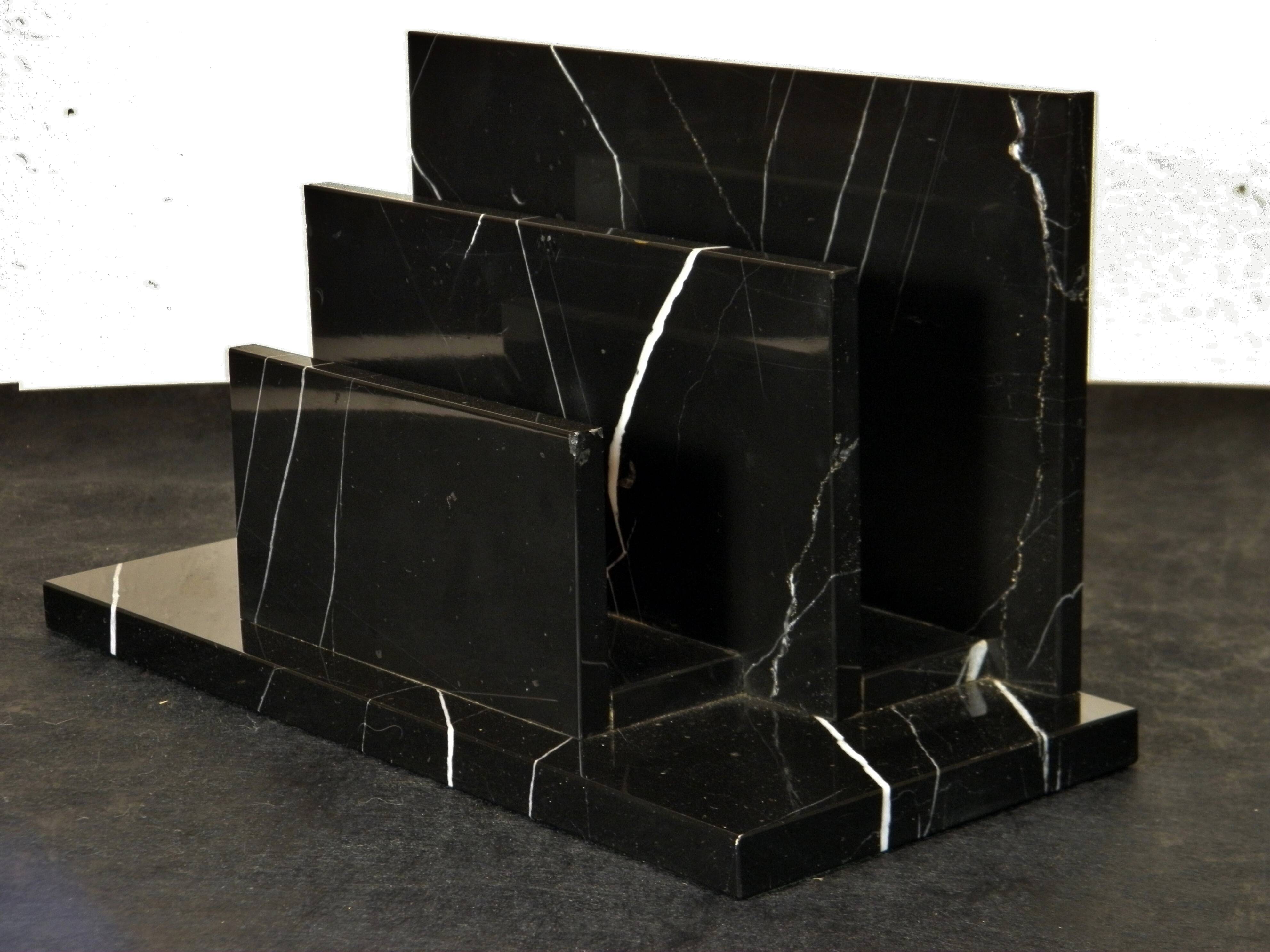 PORTE-LETTRES, RANGE-COURRIER en MARBRE