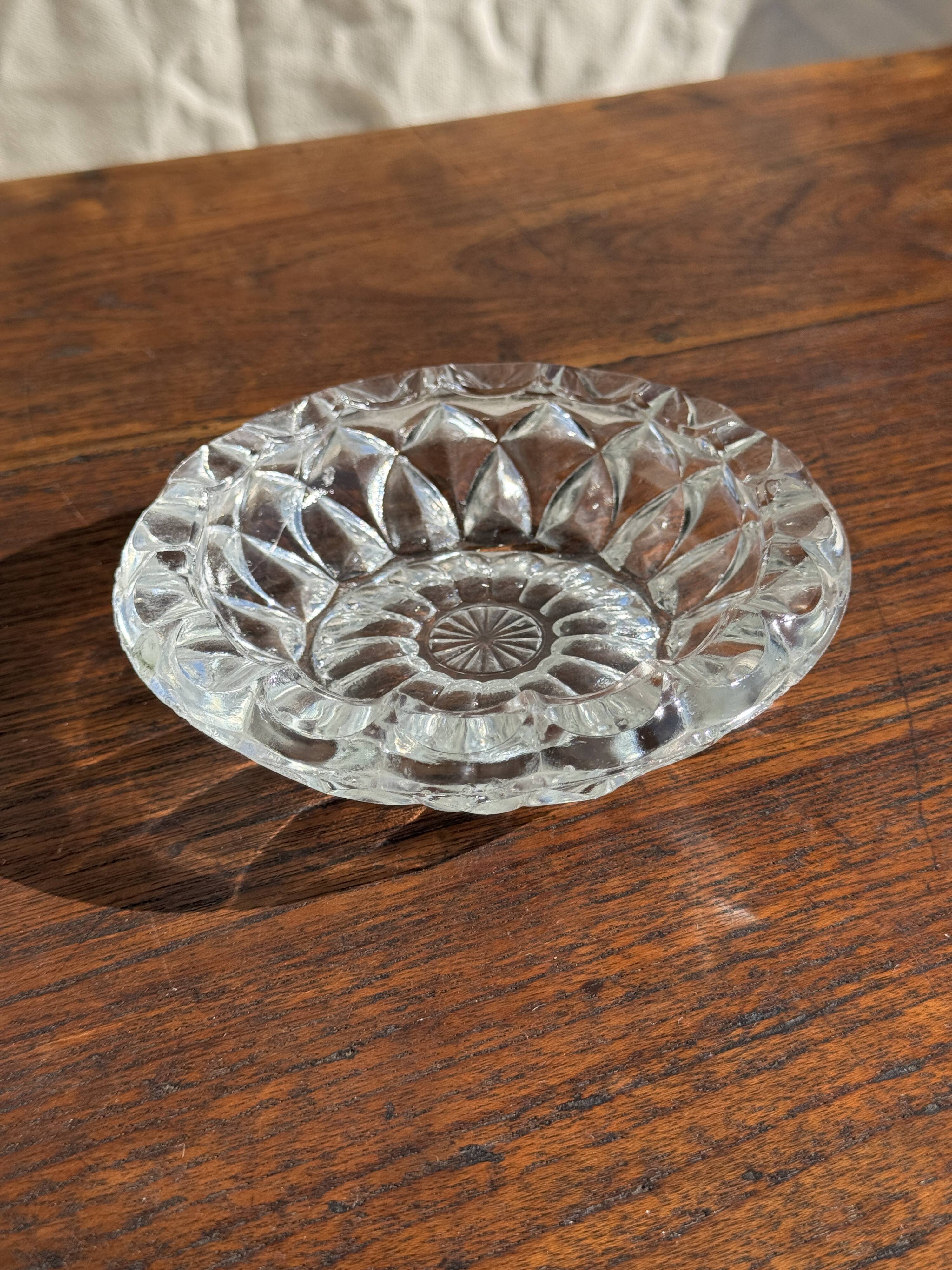 Cendrier en verre classique rosace D13