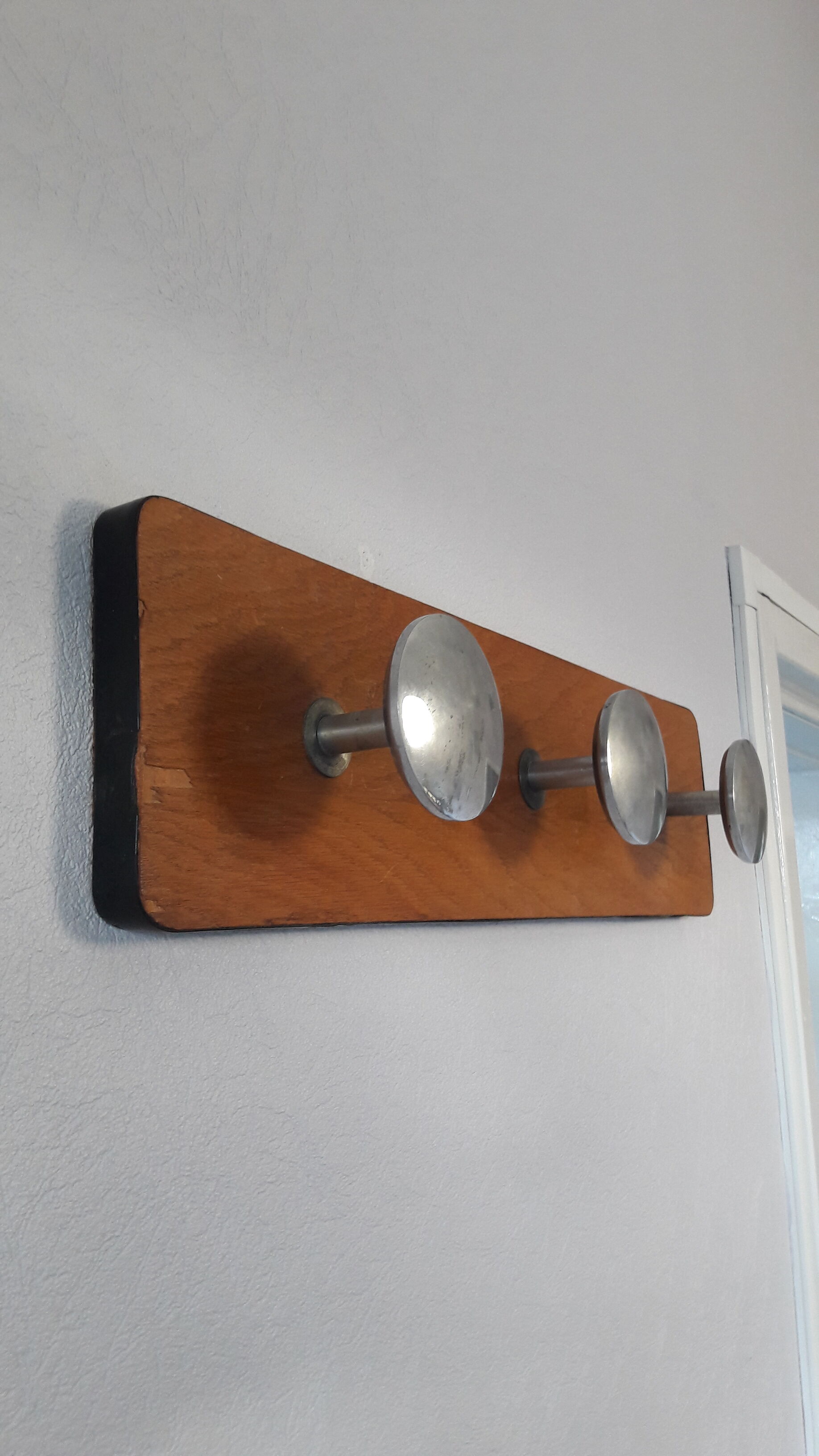 Porte manteau mural 1960 bois et métal 3 patères