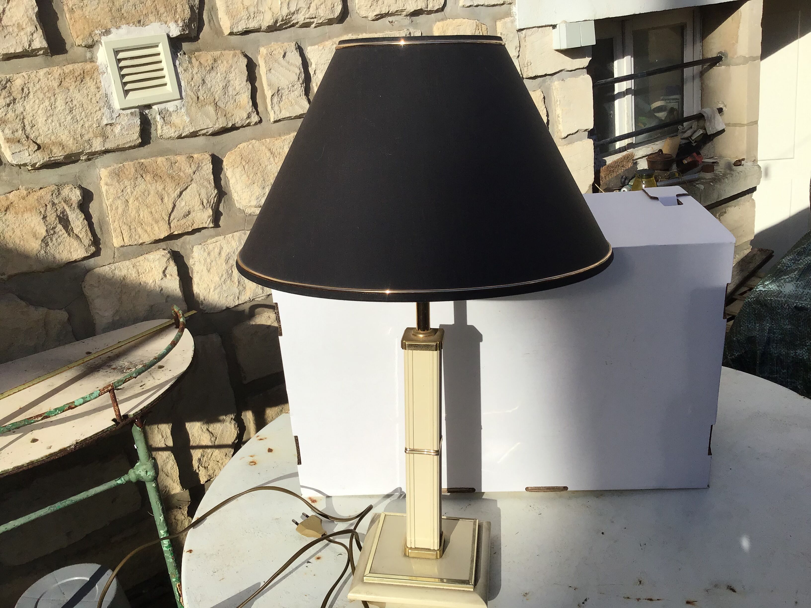 Lampe à poser pied en métal laqué 70