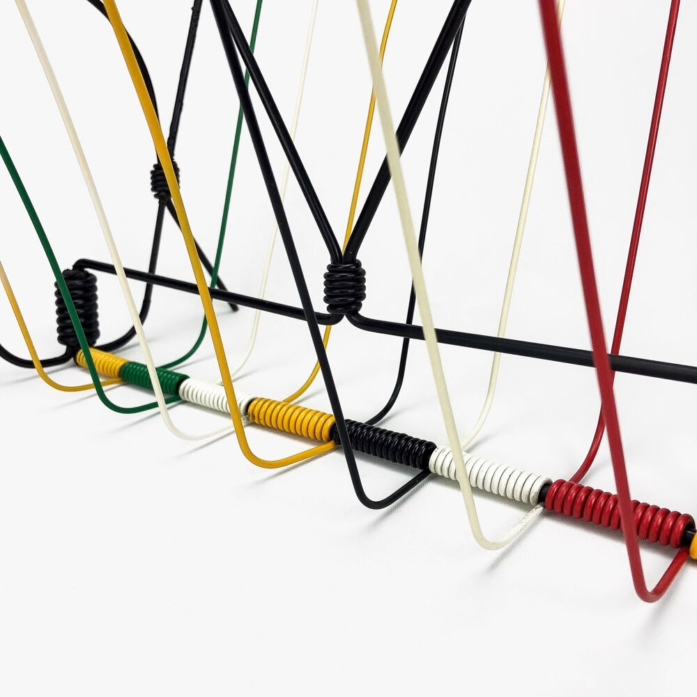 Multicolored scoubidou magazine holders