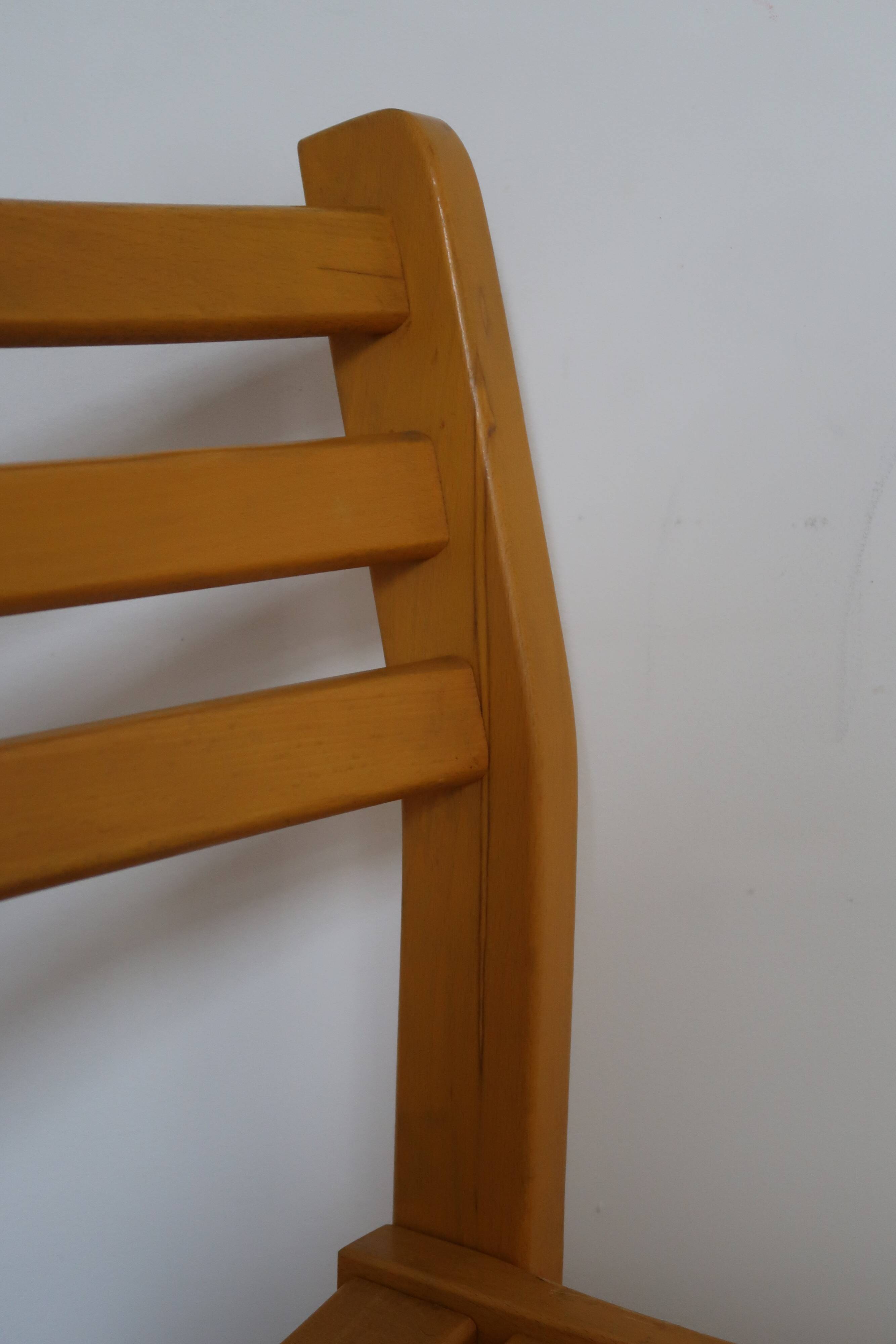 6 stackable wooden chairs