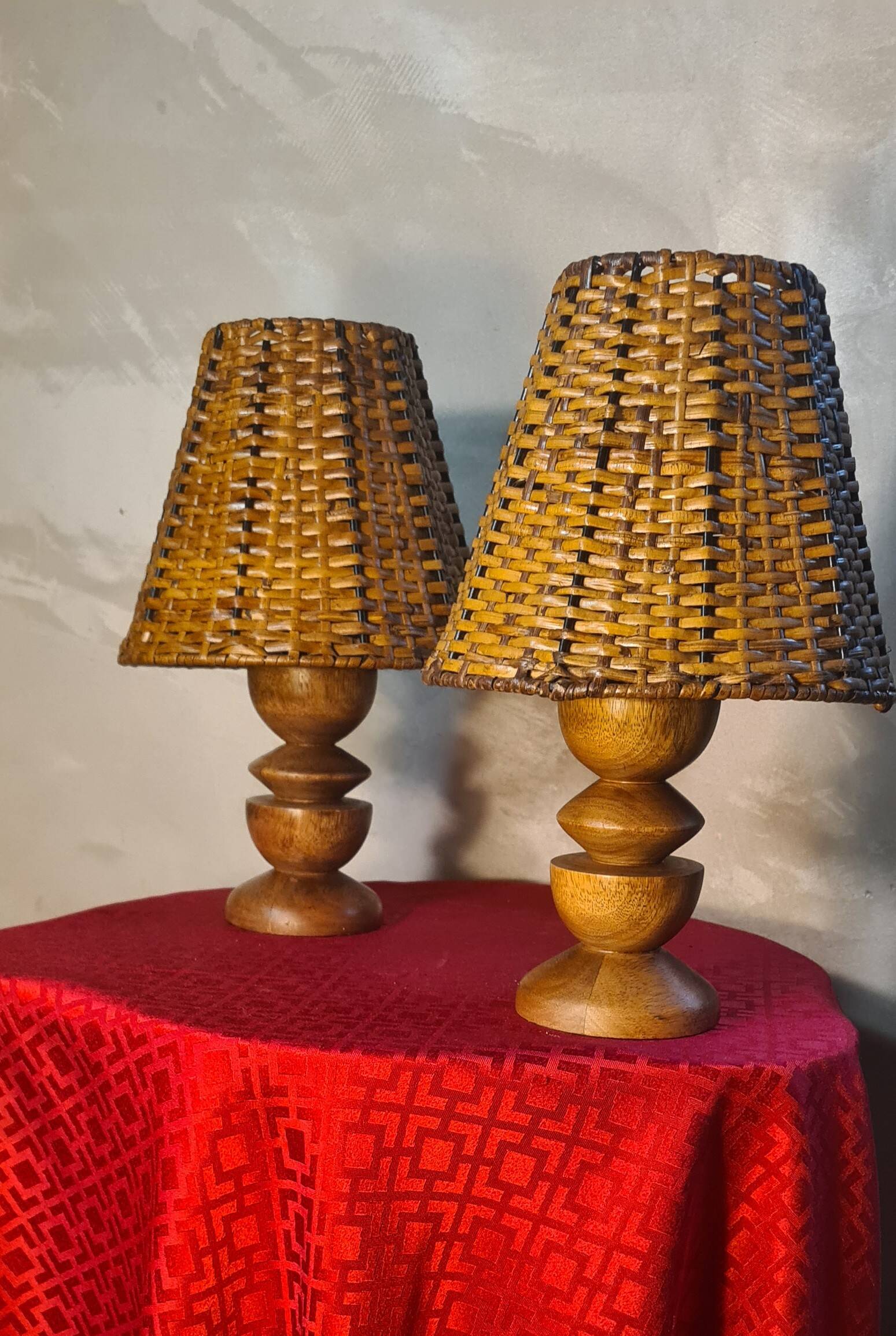 pair of Scandinavian bedside lamps in wicker wood, very good condition, 32x13