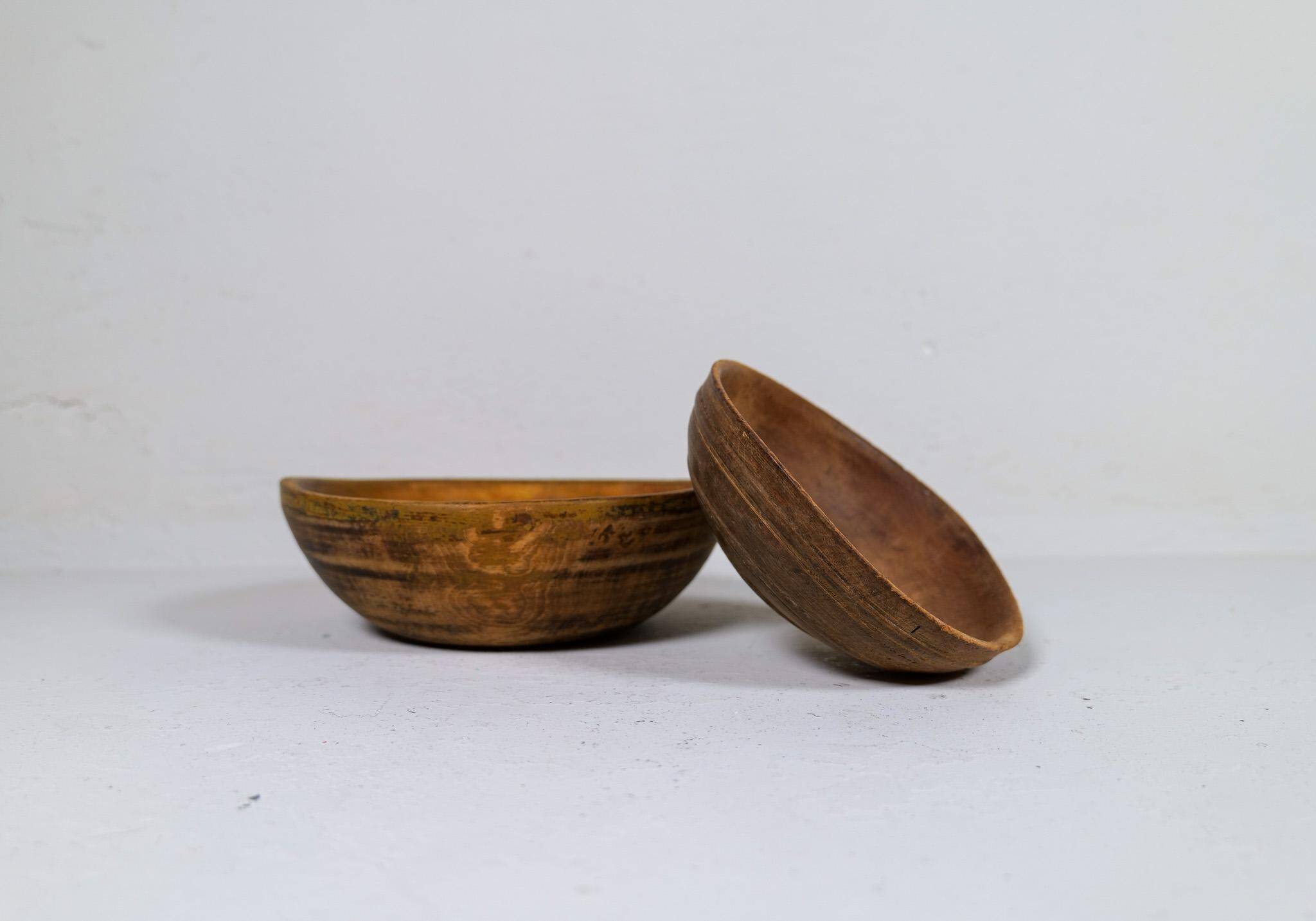 Swedish folk art, unique set of 2 farmer's bowls from the 19th century.