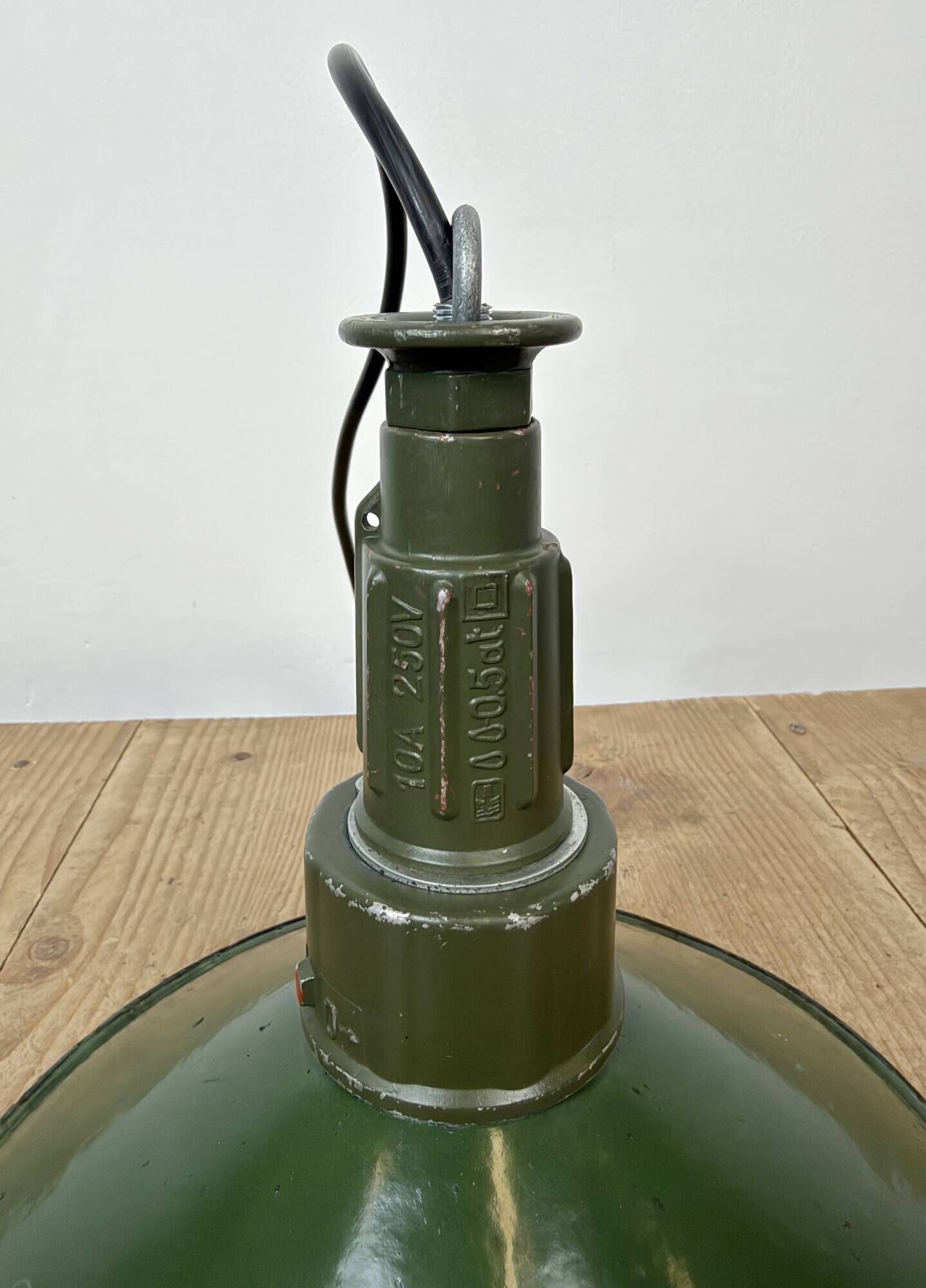 Industrial Green Enamel Military Pendant Lamp with Cast Aluminium Top, 1960