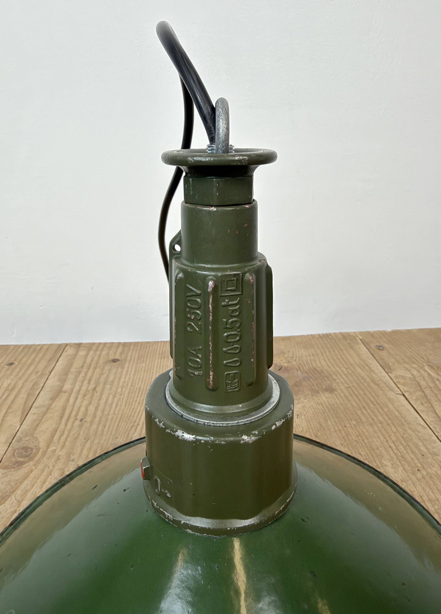 Industrial Green Enamel Military Pendant Lamp with Cast Aluminium Top, 1960