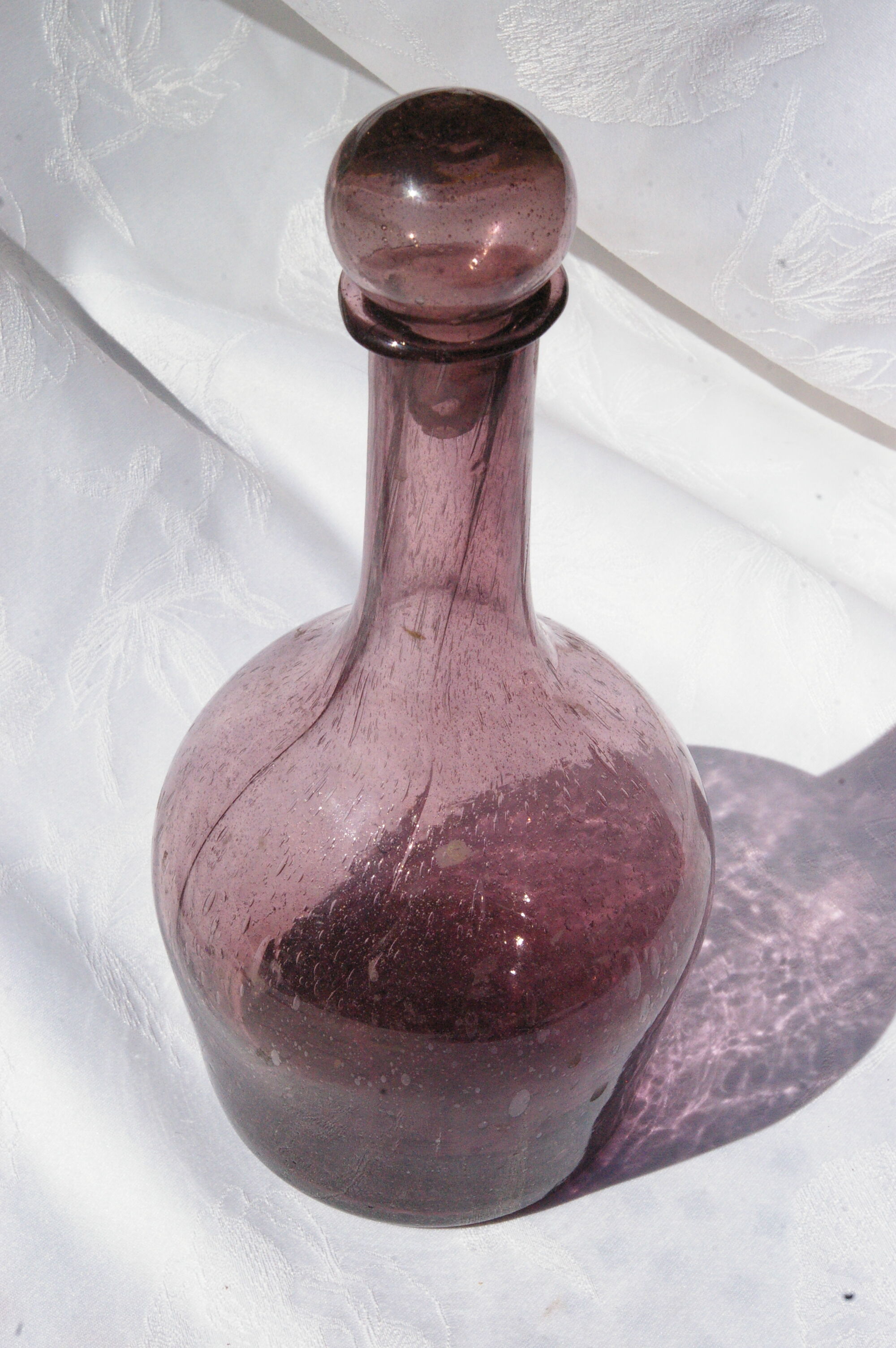 Carafe en verre bullé de Biot ou La Rochère