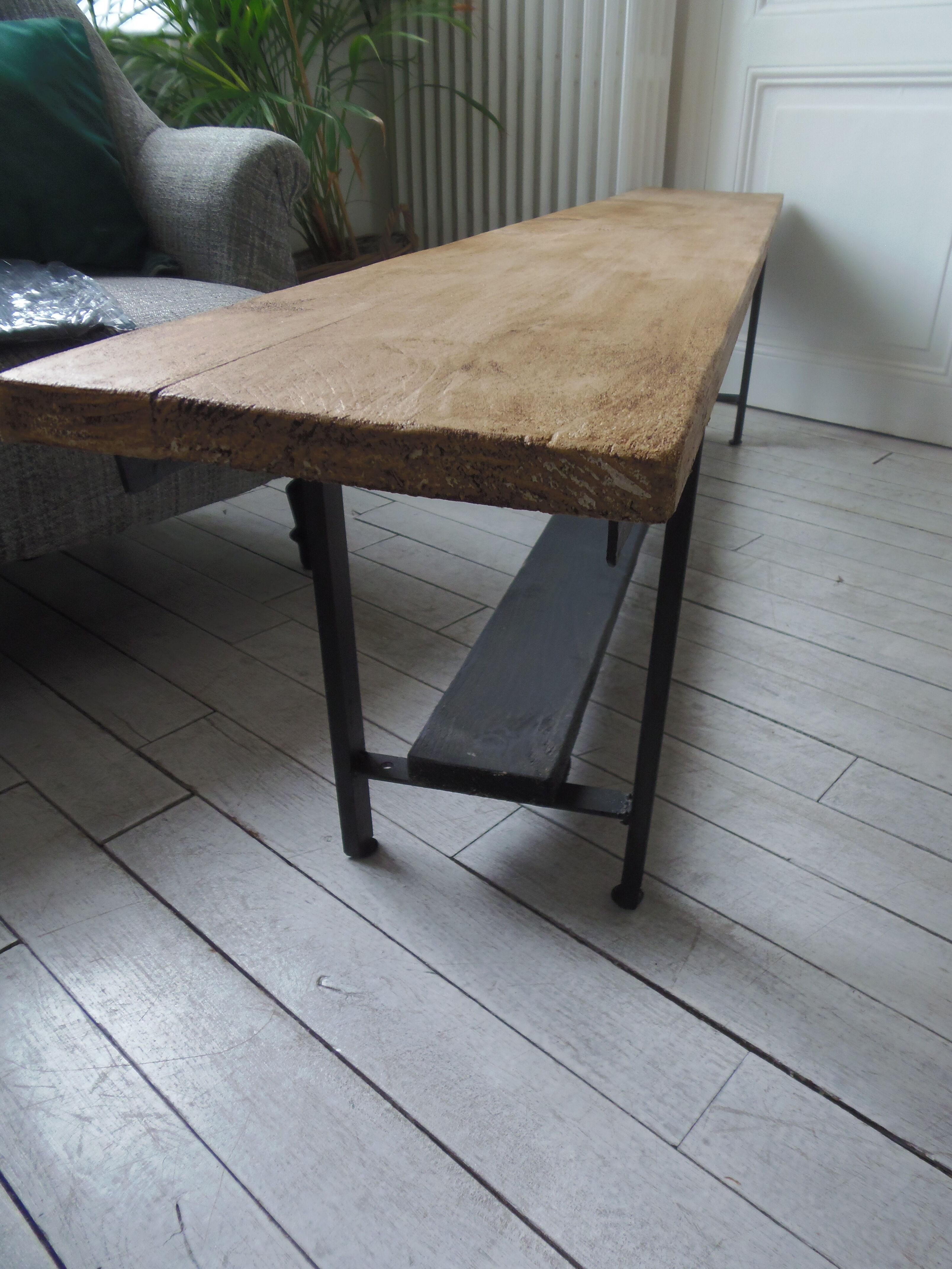 Bench metal structure and cross slate gray wood, waxed seat medium oak.