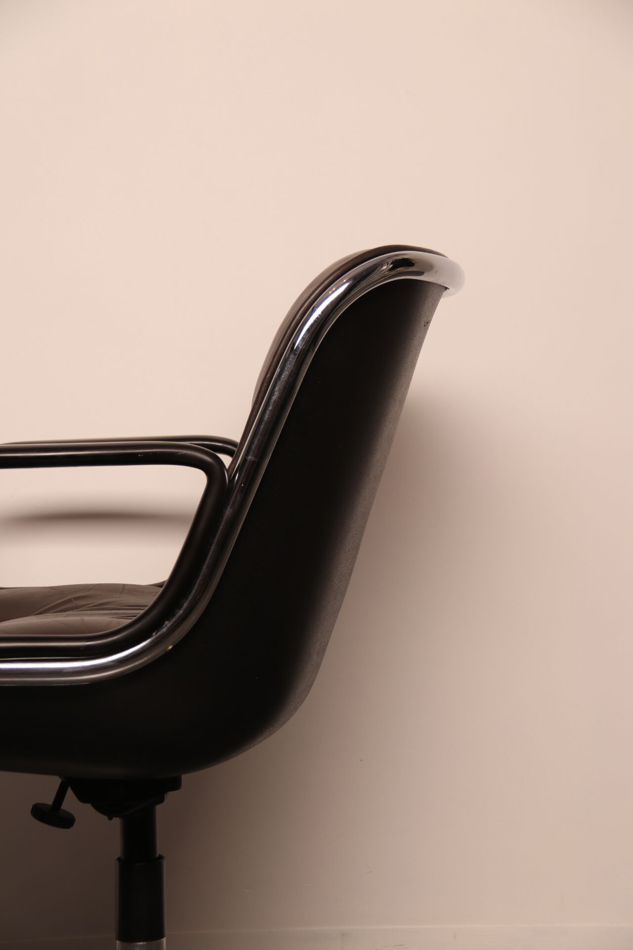 Executive office chair by Charles Pollock for Knoll - US - 1970's