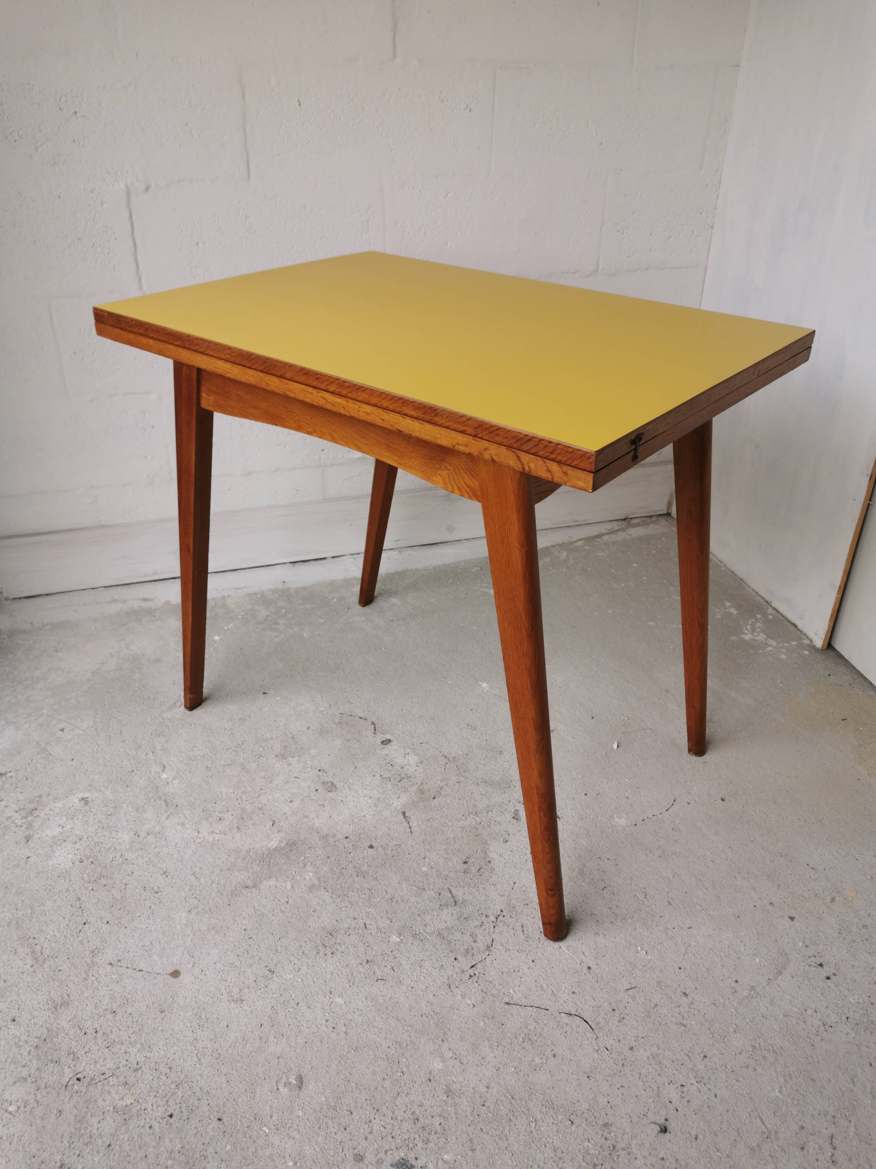 Vintage table with system