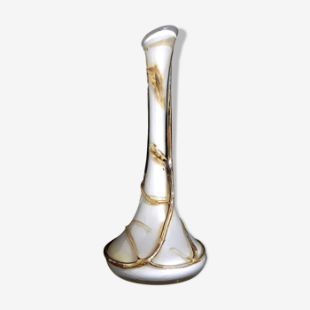 Vase Jugendstil ‘Organique’ en verre blanc avec veines ambré