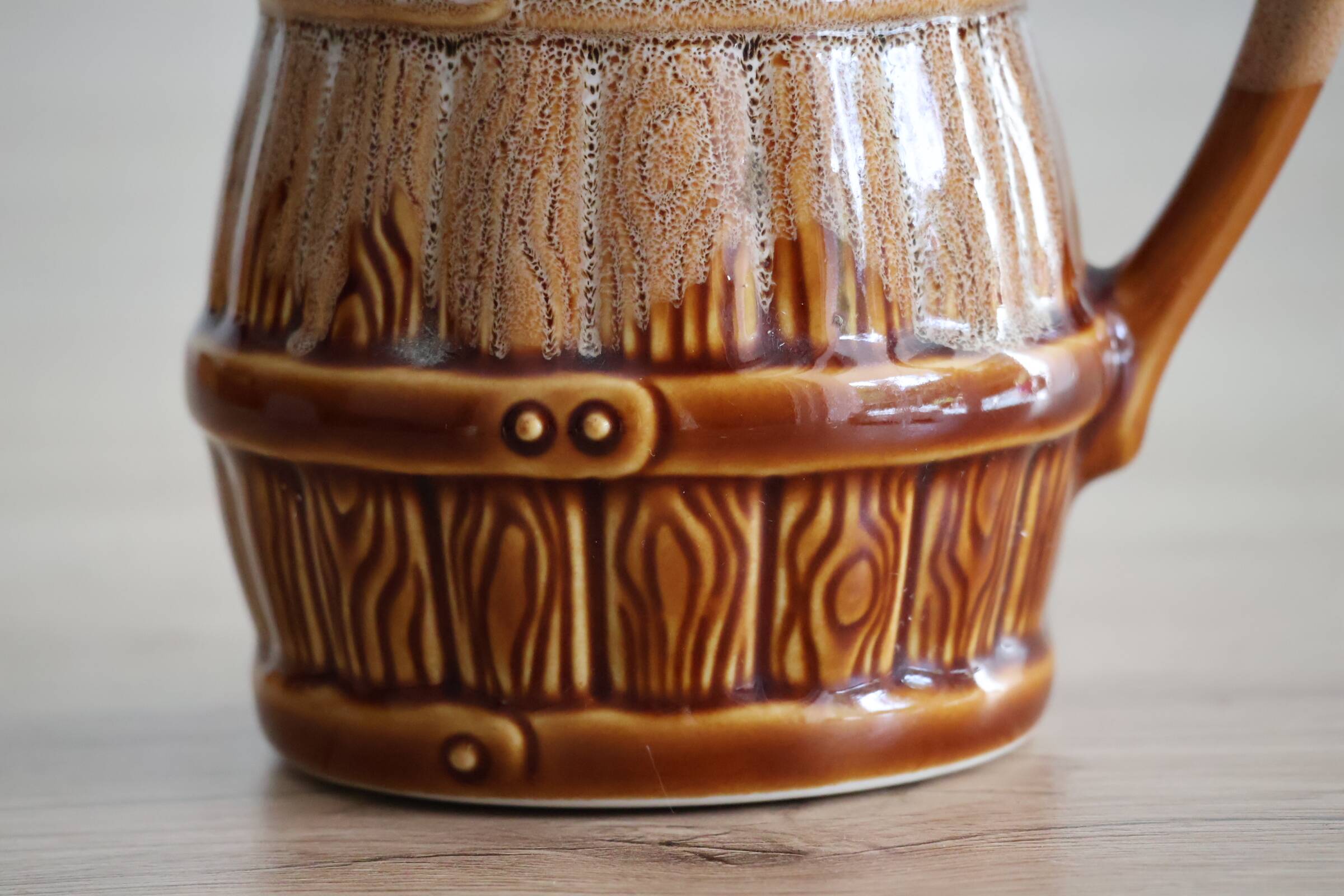 50cl glazed ceramic pitcher with beer barrel decoration