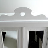 Wall cabinet with mirror