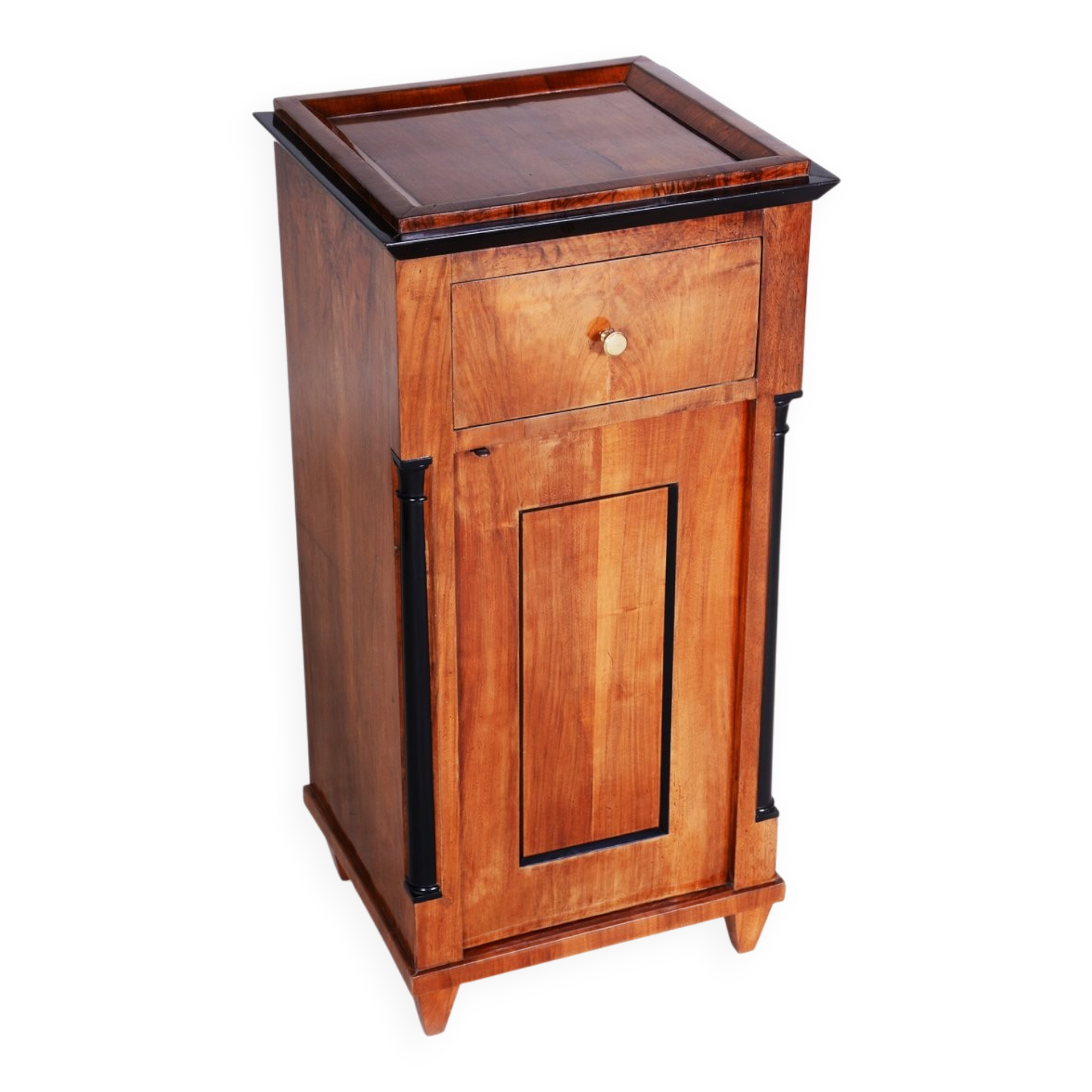 Biedermeier Side Table in Walnut, Germany, 1830s