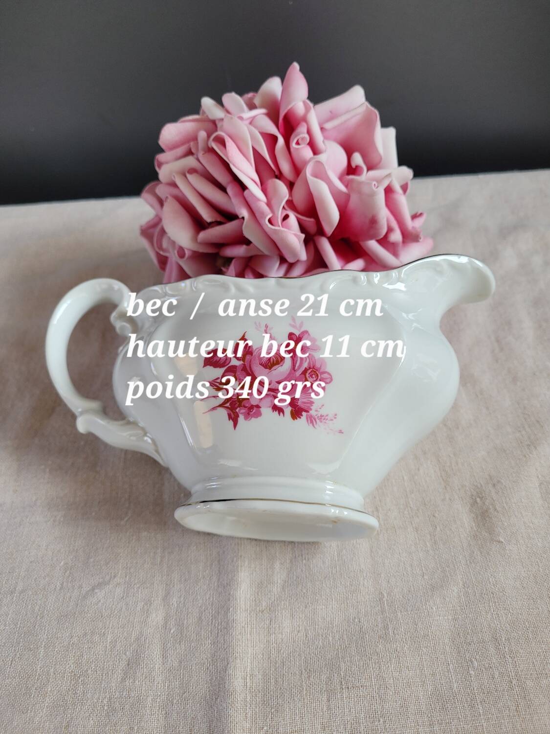 Soup tureen, gravy boat and serving dishes