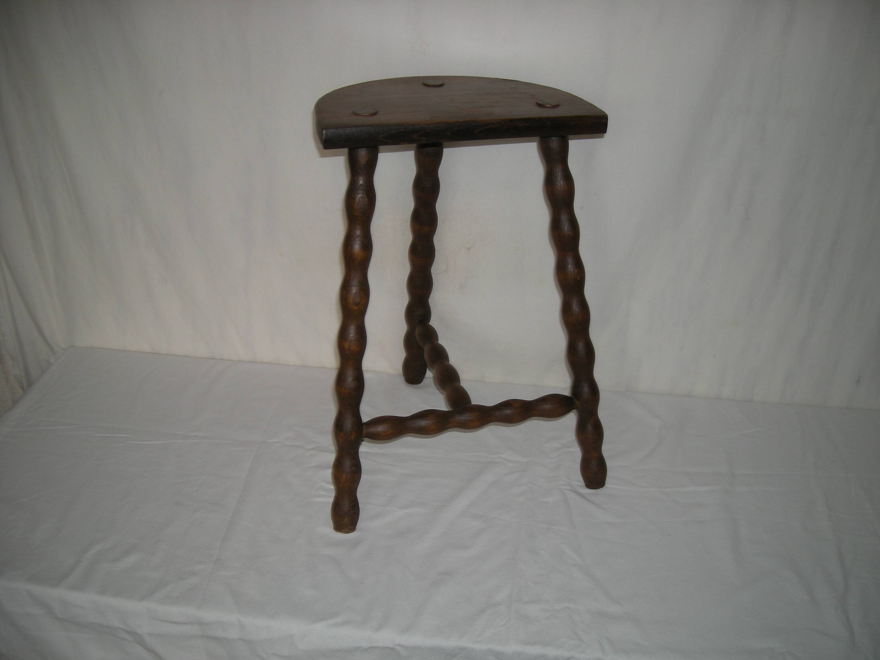 Country tripod stool