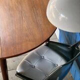 Round extendable table