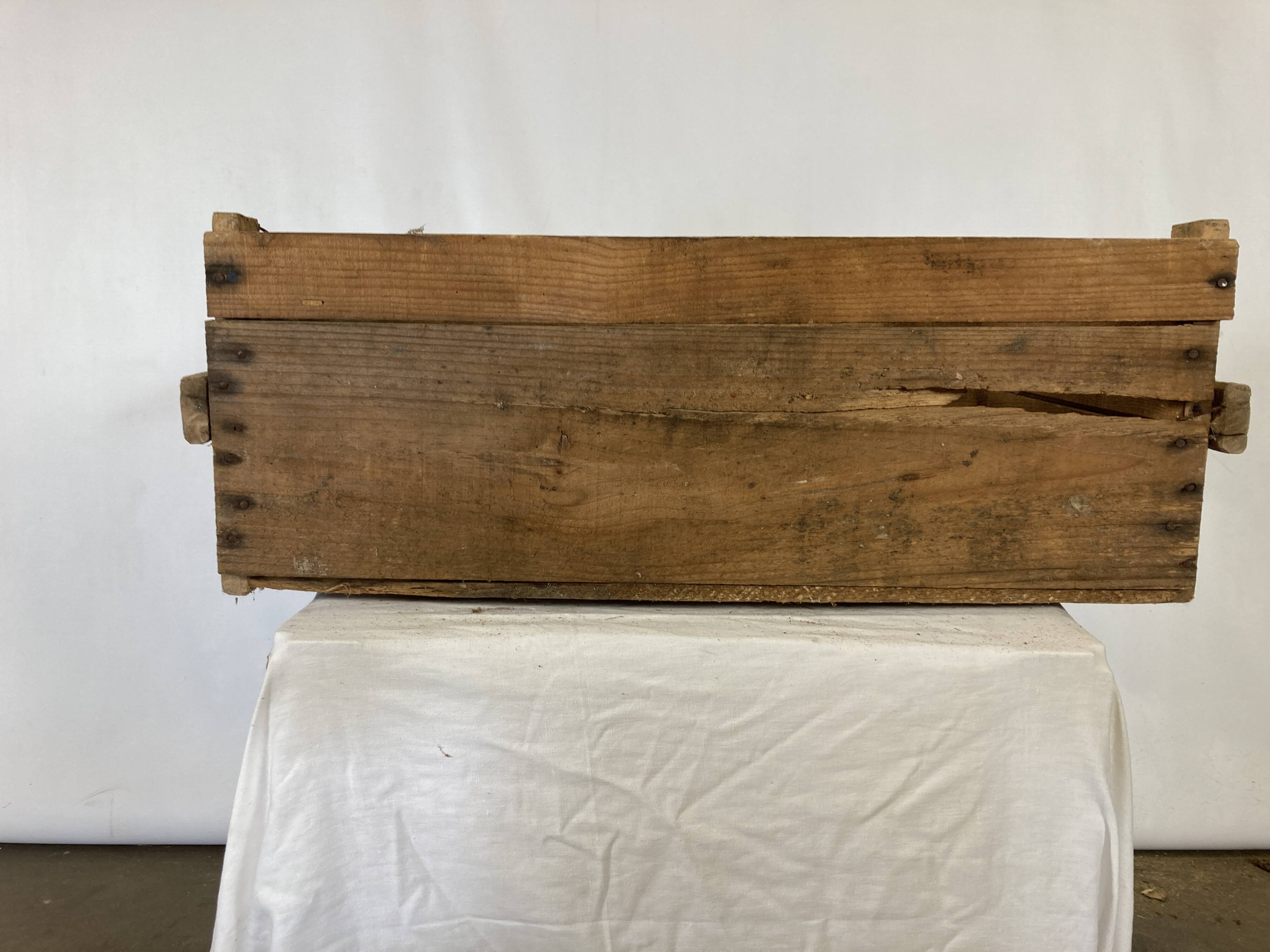 Ancienne caisse de transport en bois
