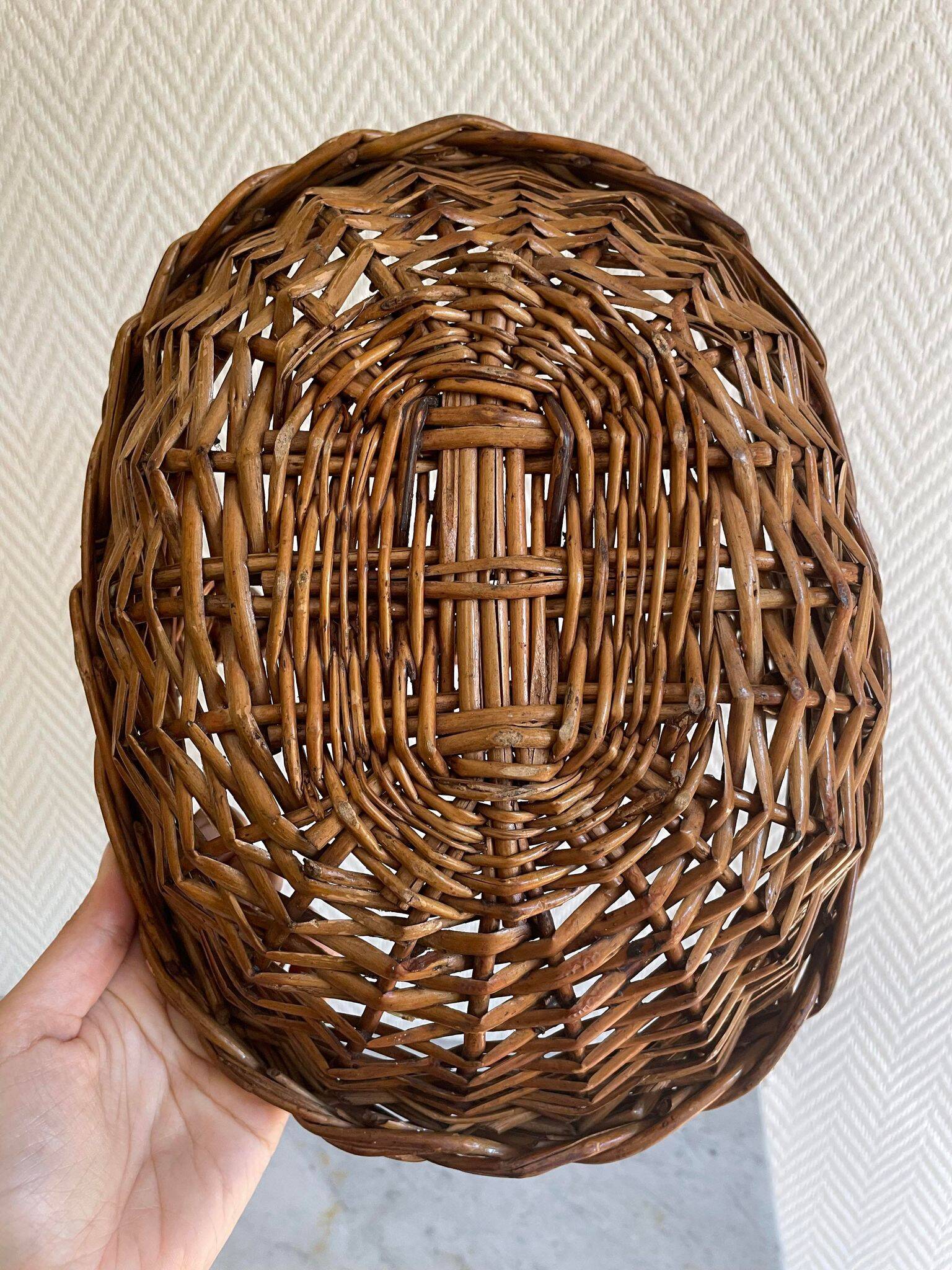Small dark brown basket