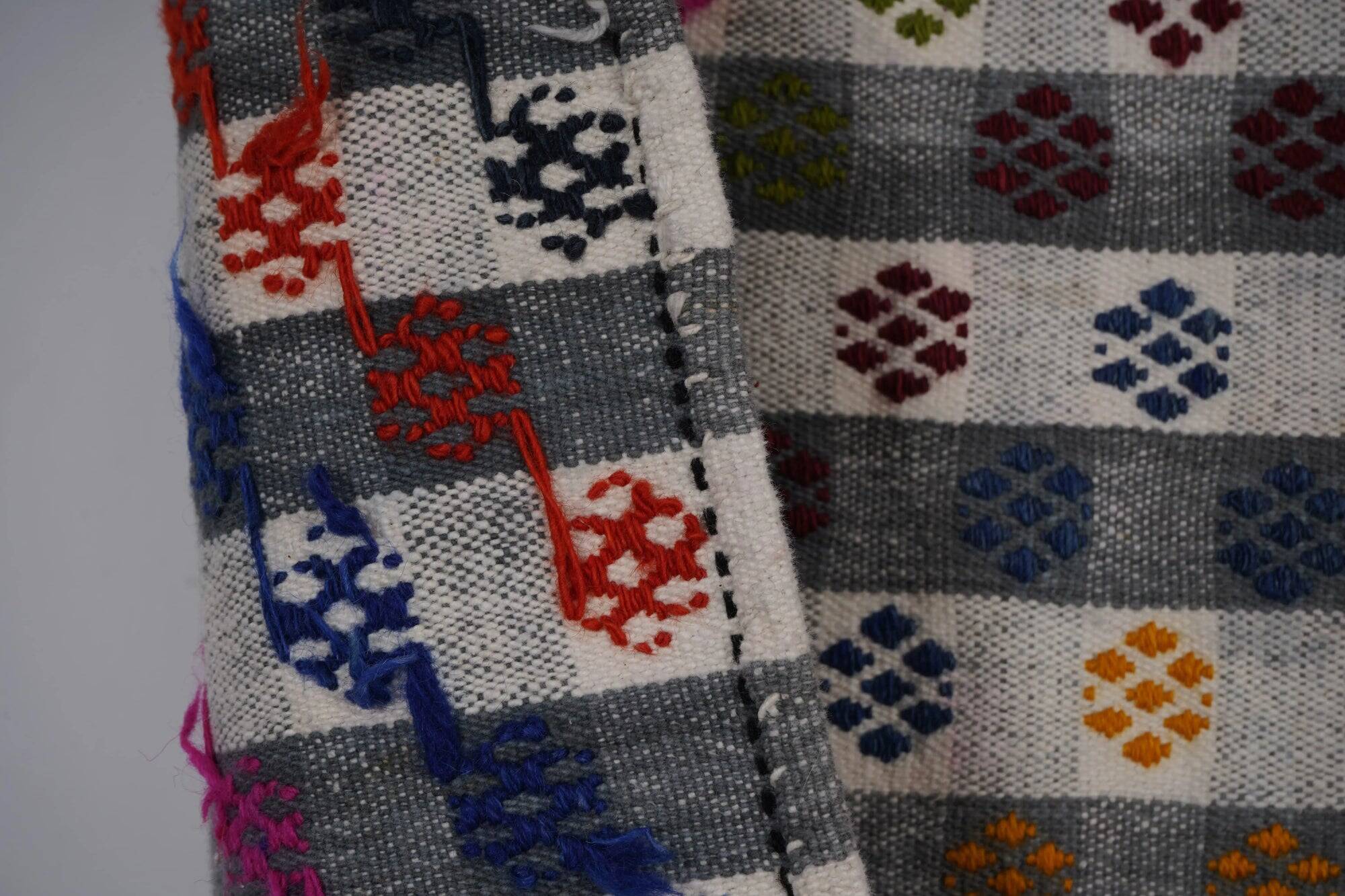 Vintage Turkish kilim handwoven 210x303 cm