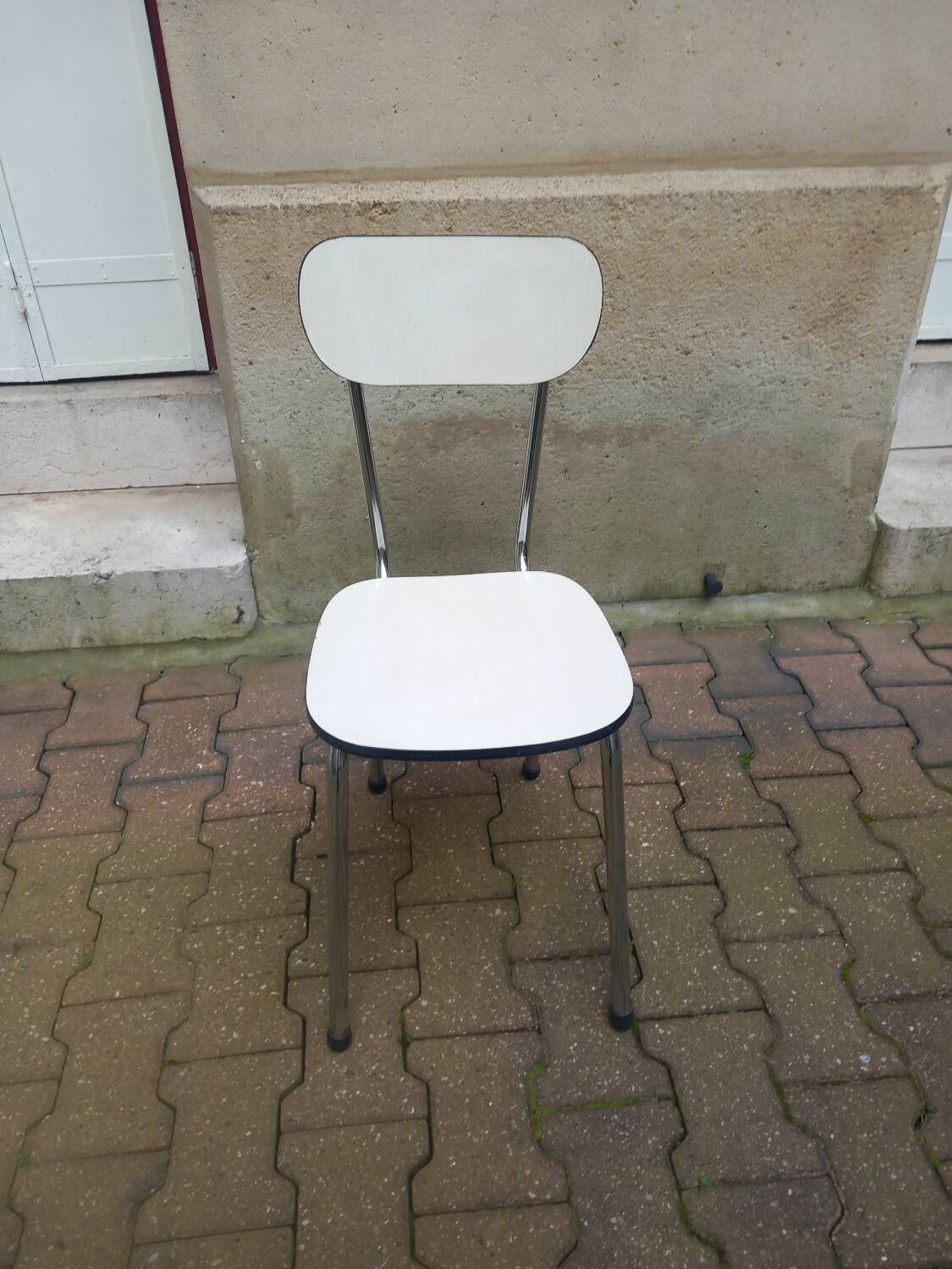 Chaise en formica