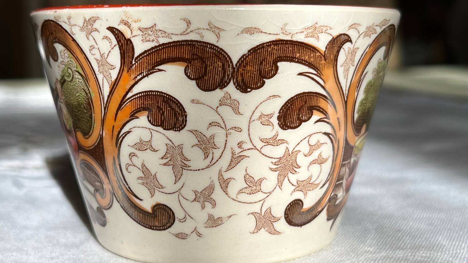 Set of 4 vintage Sarreguemines tea cups and 5 saucers