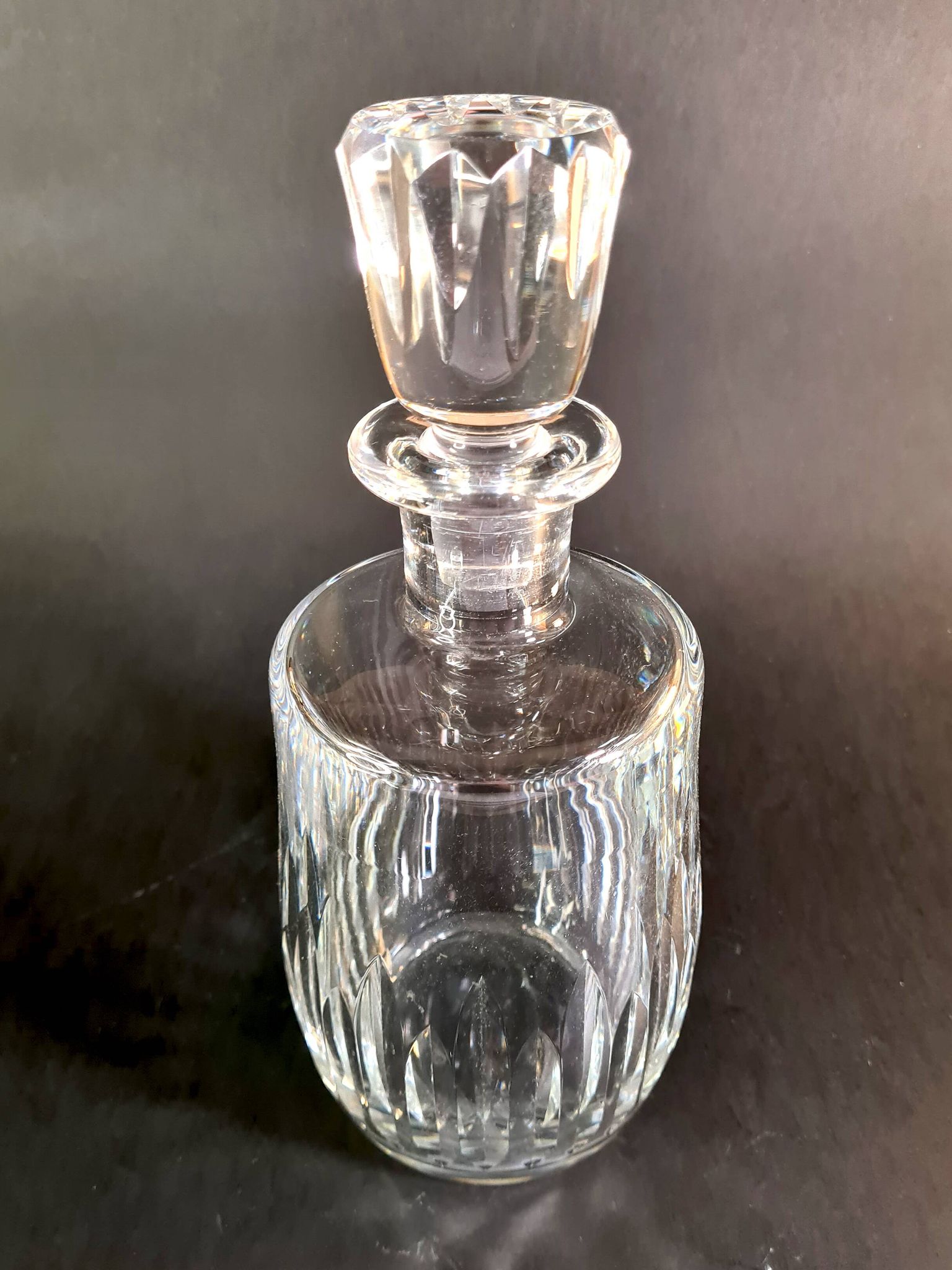 Élégante carafe en cristal taillé Baccarat