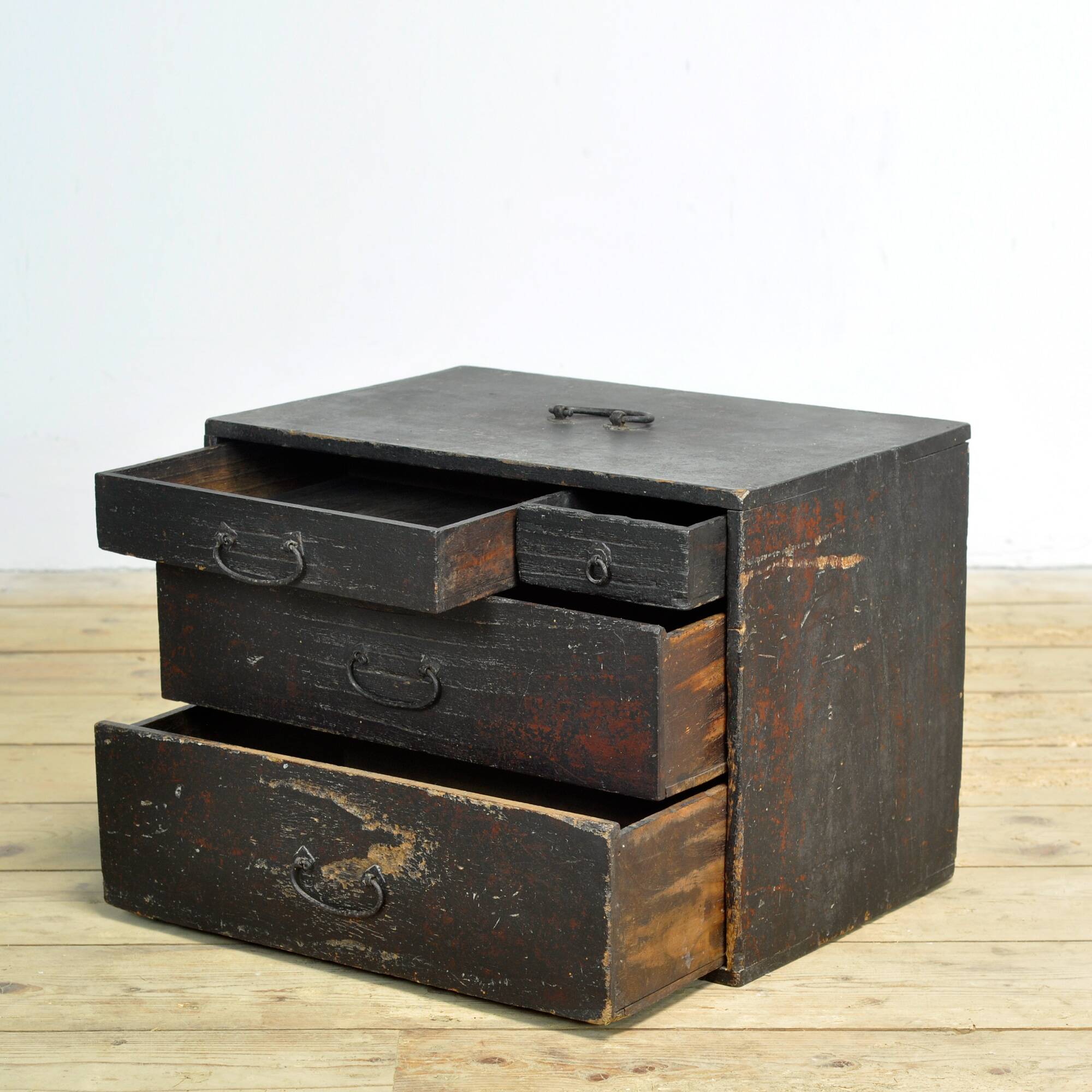 Small Japanese chest of drawers, circa 1900