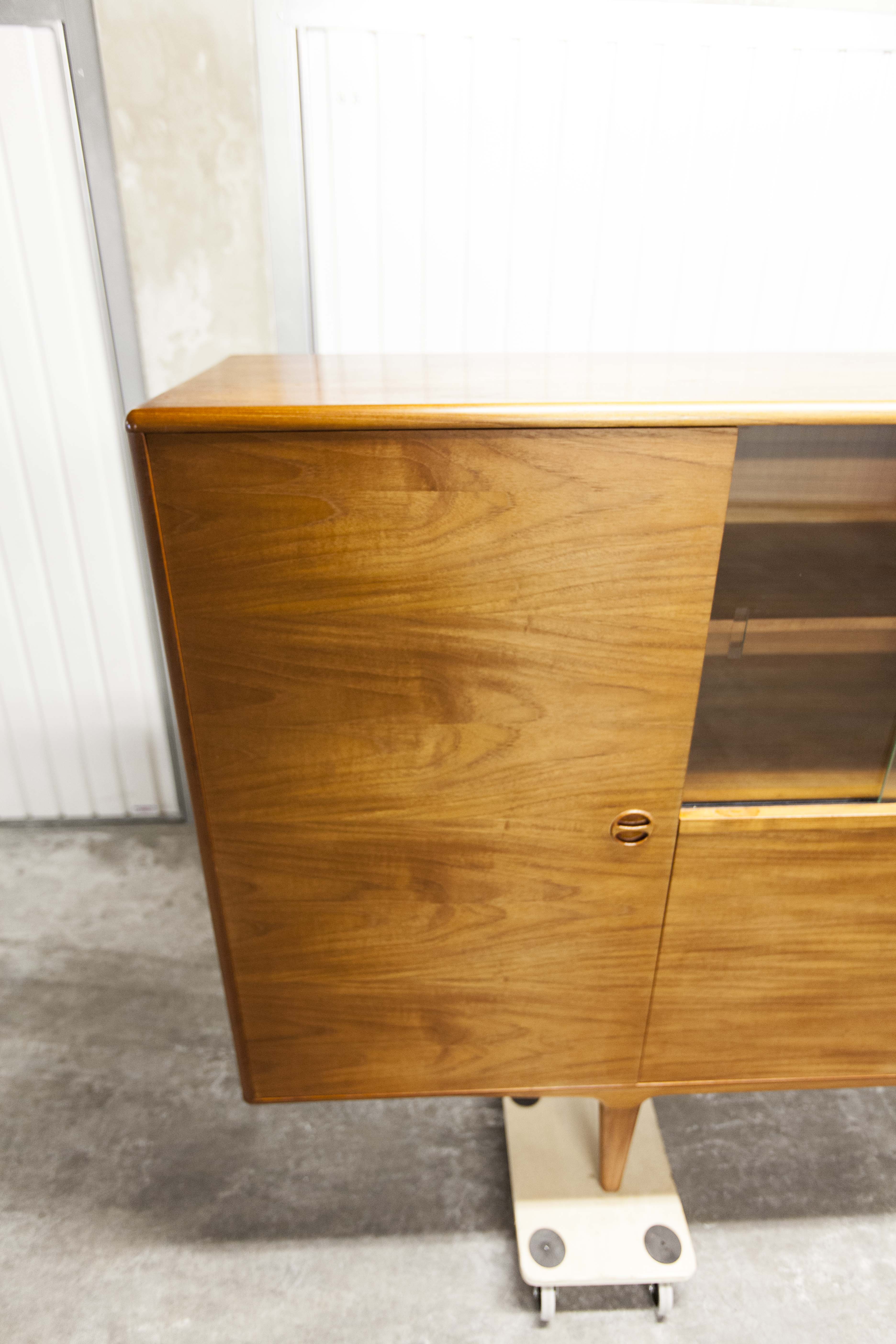 Scandinavian high enfilade 1960 solid teak