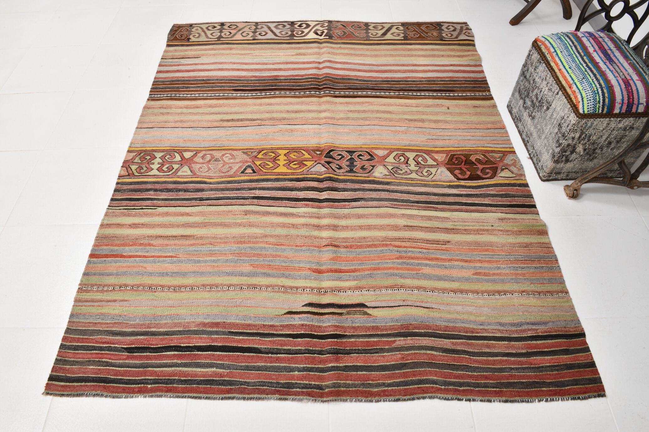 Wool on cotton kilim rug 202x166cm