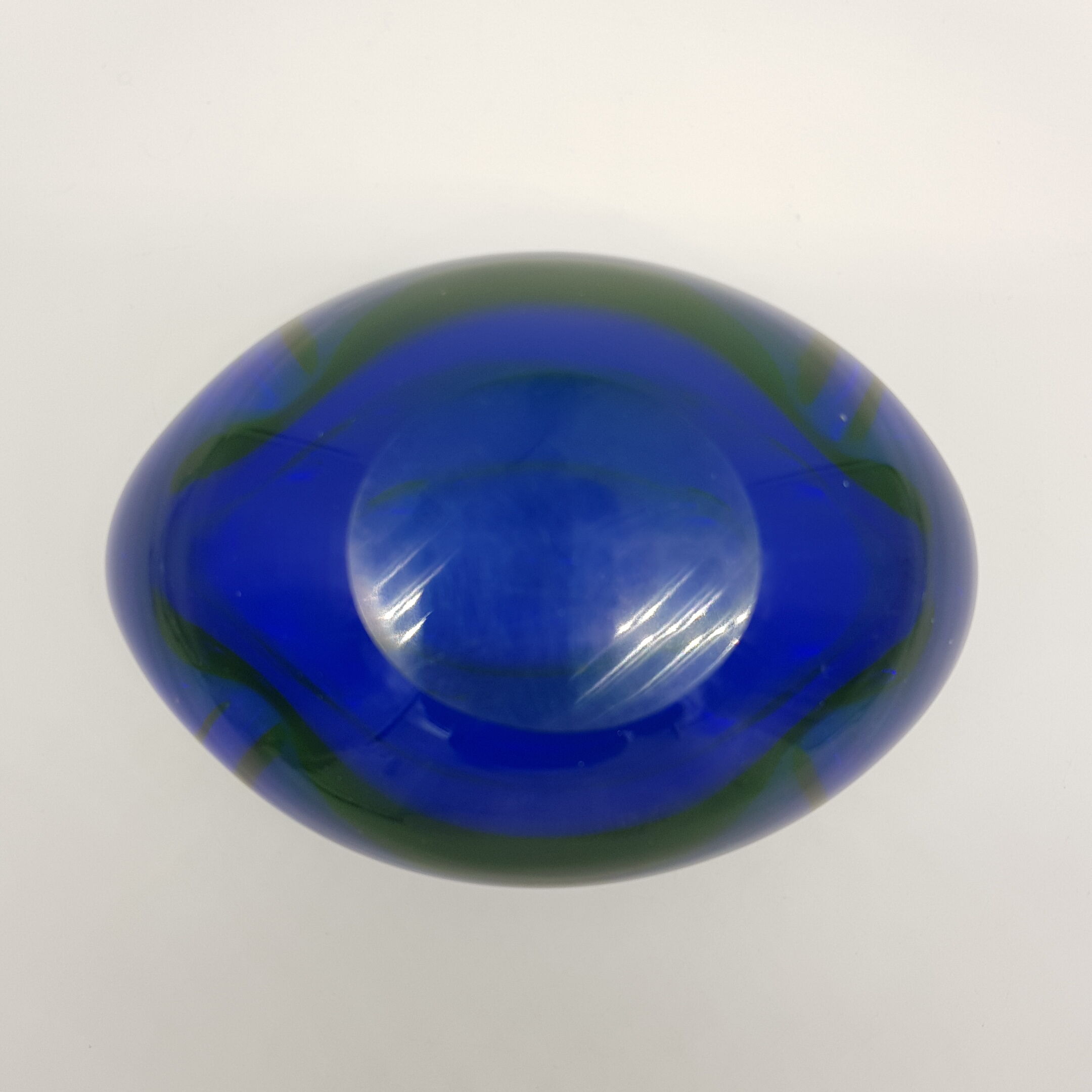 Empty ashtray geode pocket blue Sommerso