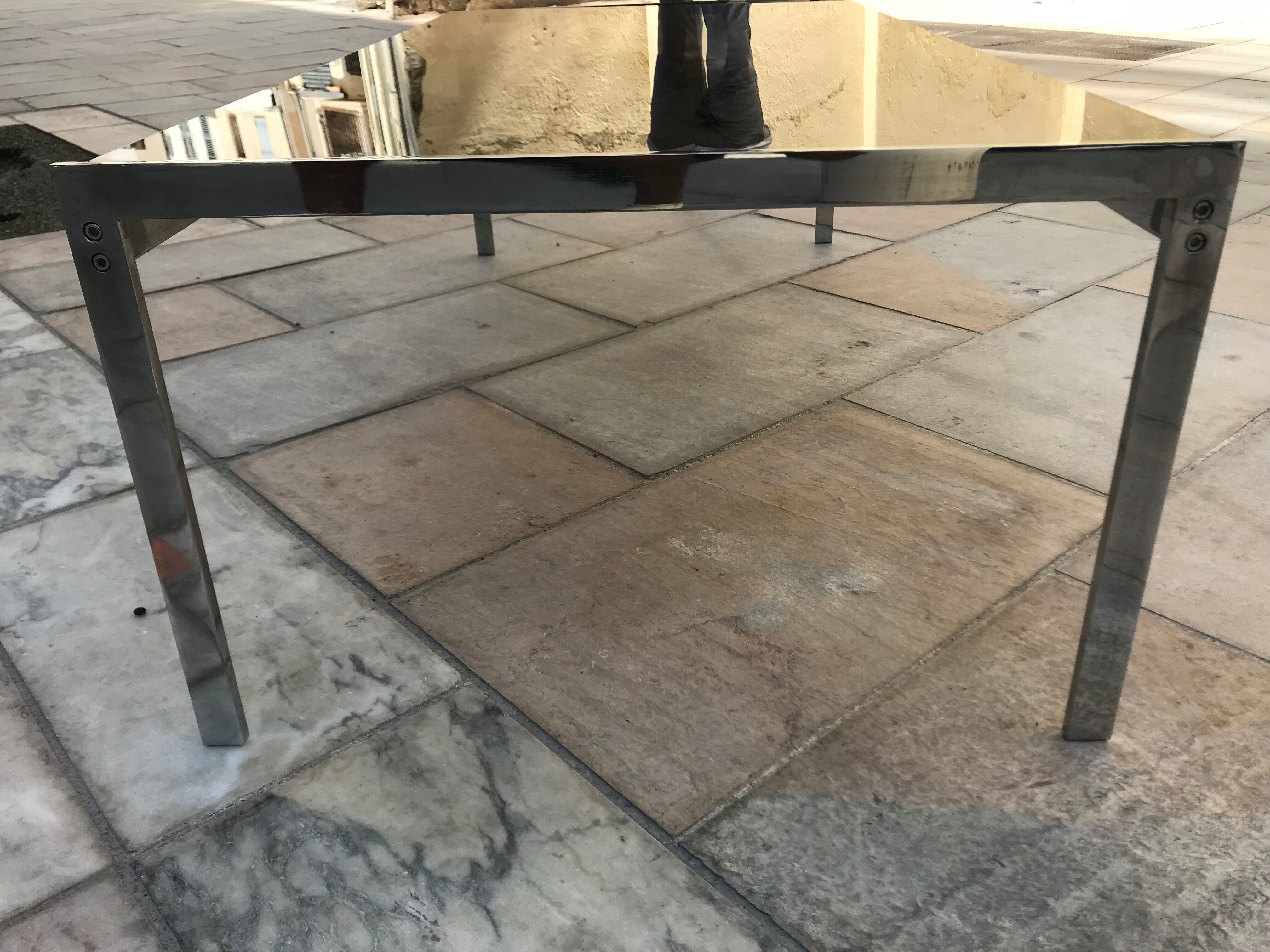 Table basse rectangulaire métal et verre St Gobain bleuté gris 1970