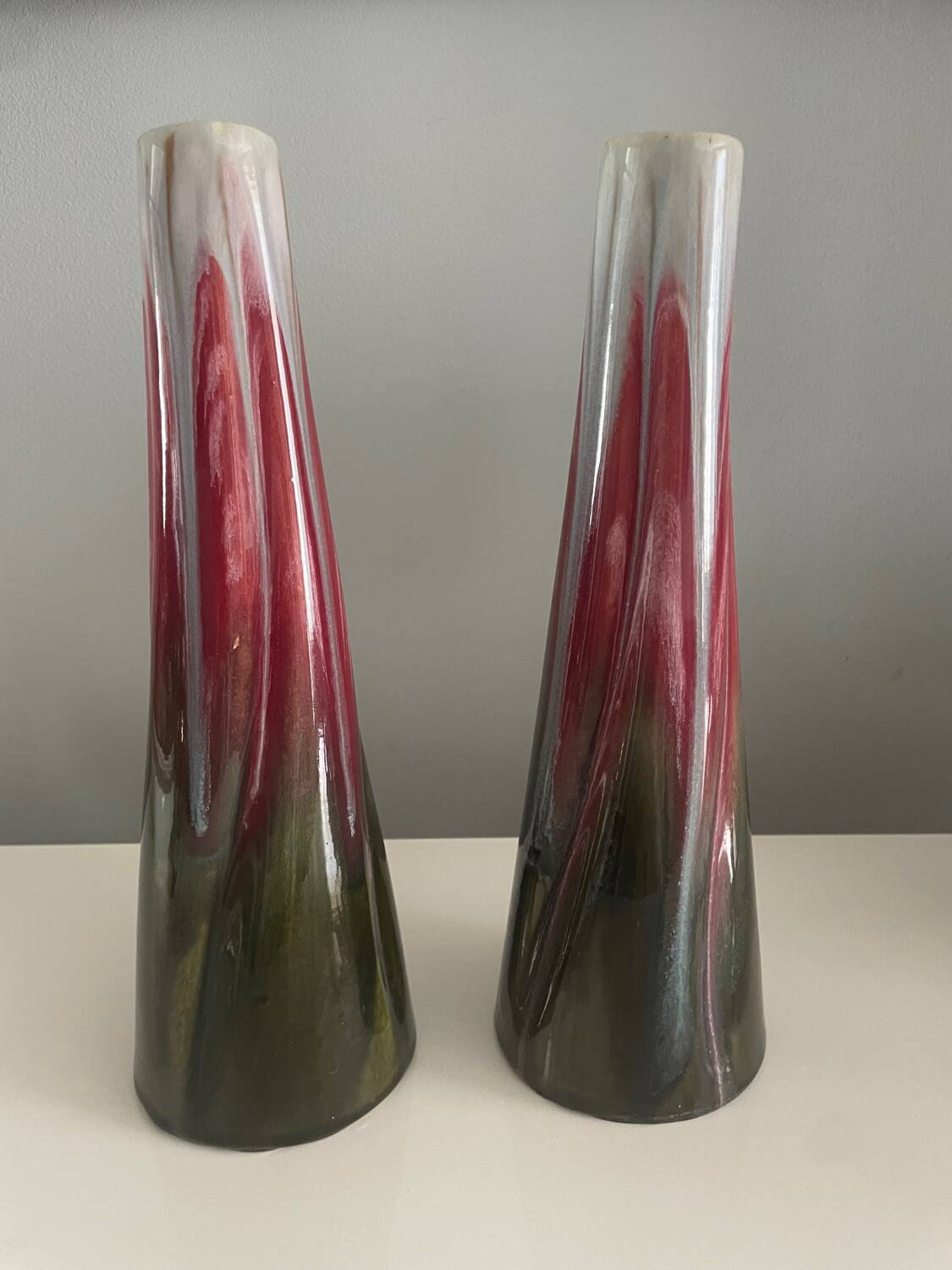 2 ceramic vases
