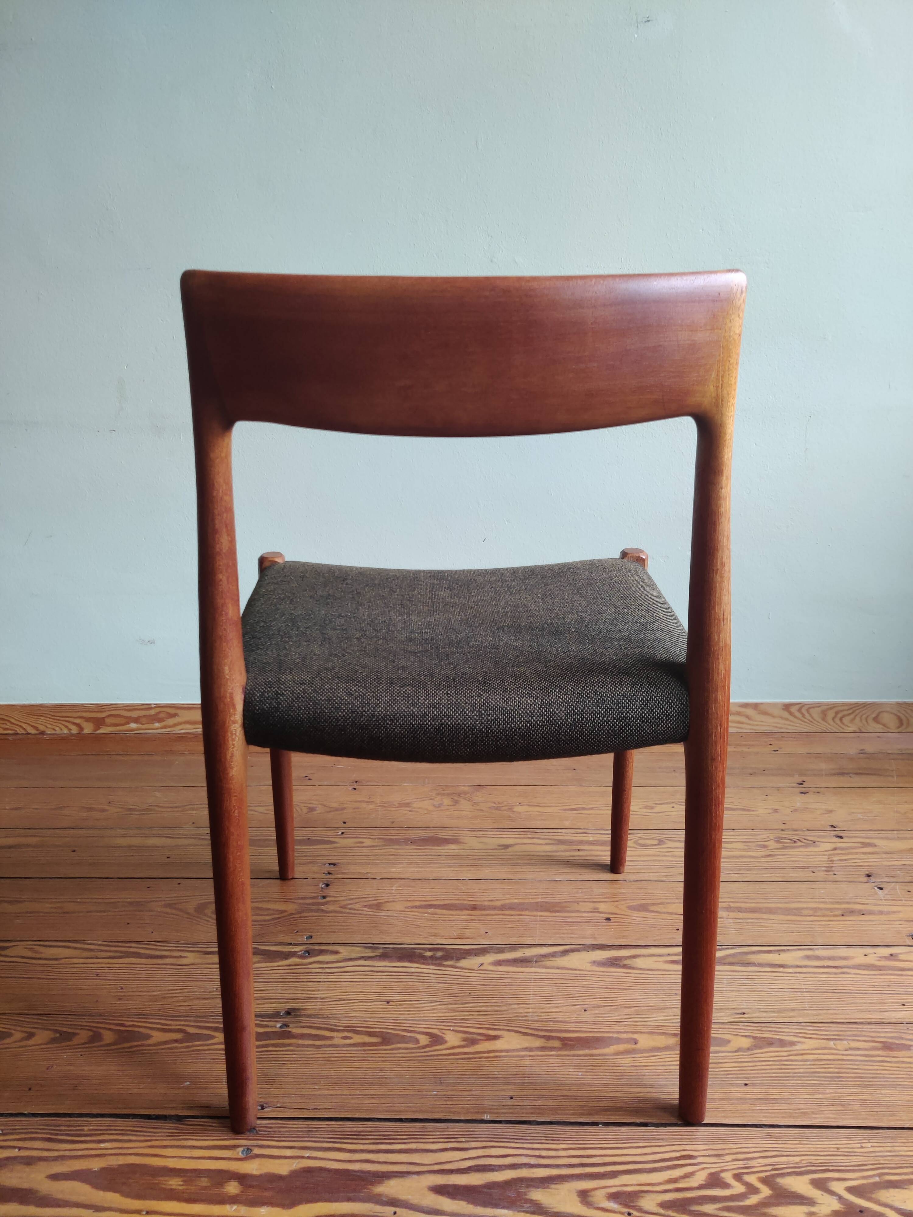 Niels Otto Møller No. 77, 6 chaises, teck et textile