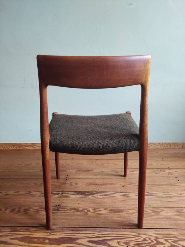 Niels Otto Møller No. 77, 6 chaises, teck et textile