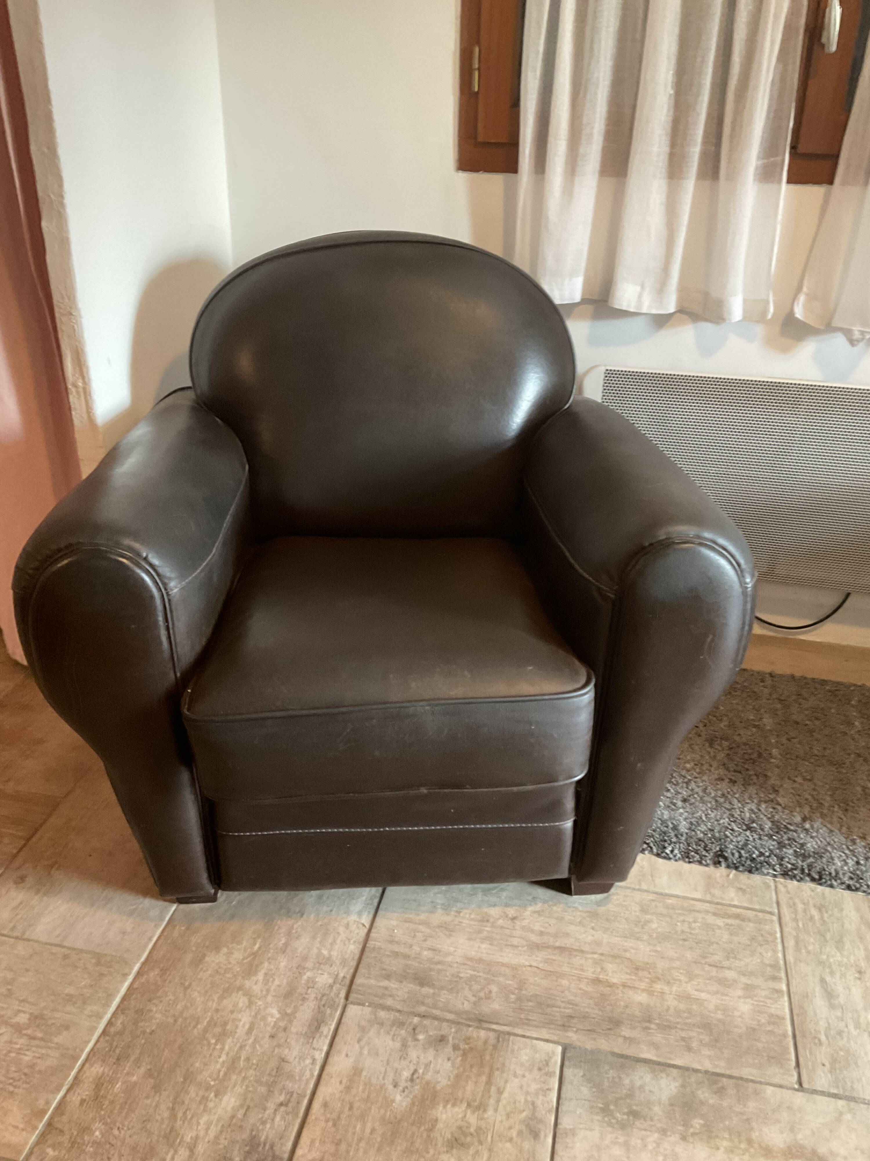 CLUB armchair. Leather.