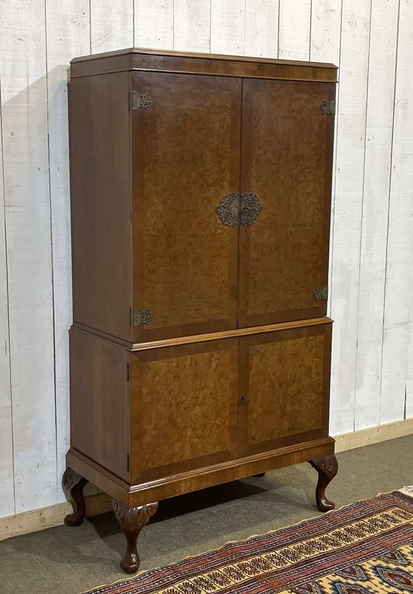 1950s English buffet bar in walnut and walnut burl.