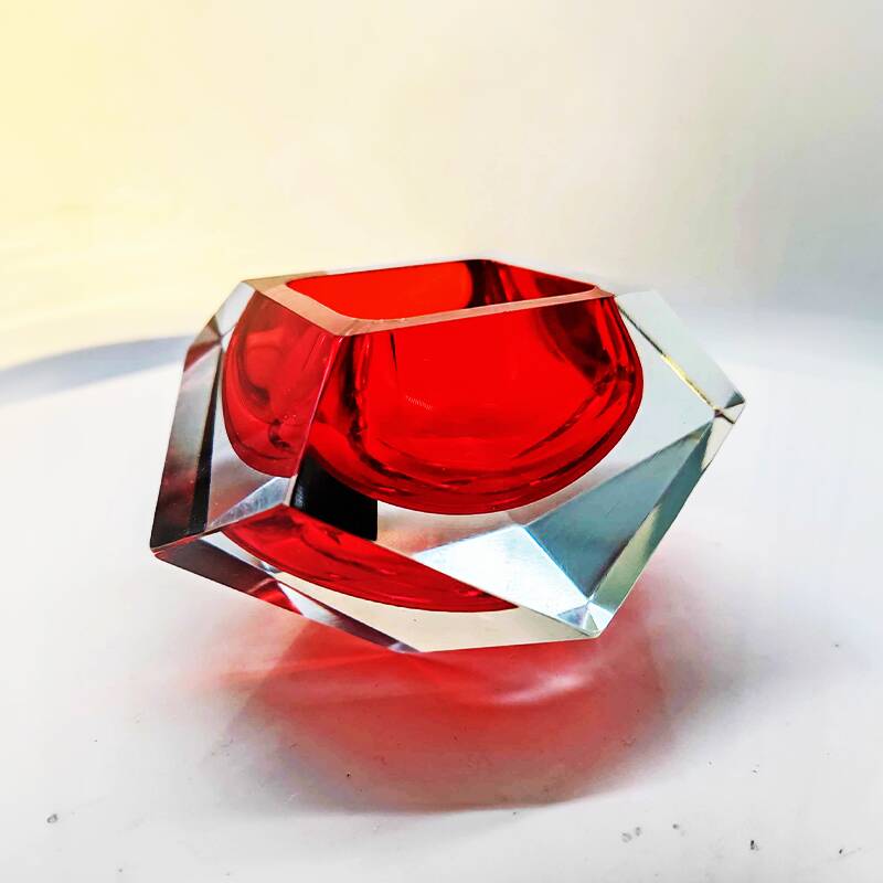 Superbe cendrier ou fourre-tout rouge des années 1960 en verre de Murano par Flavio Poli pour