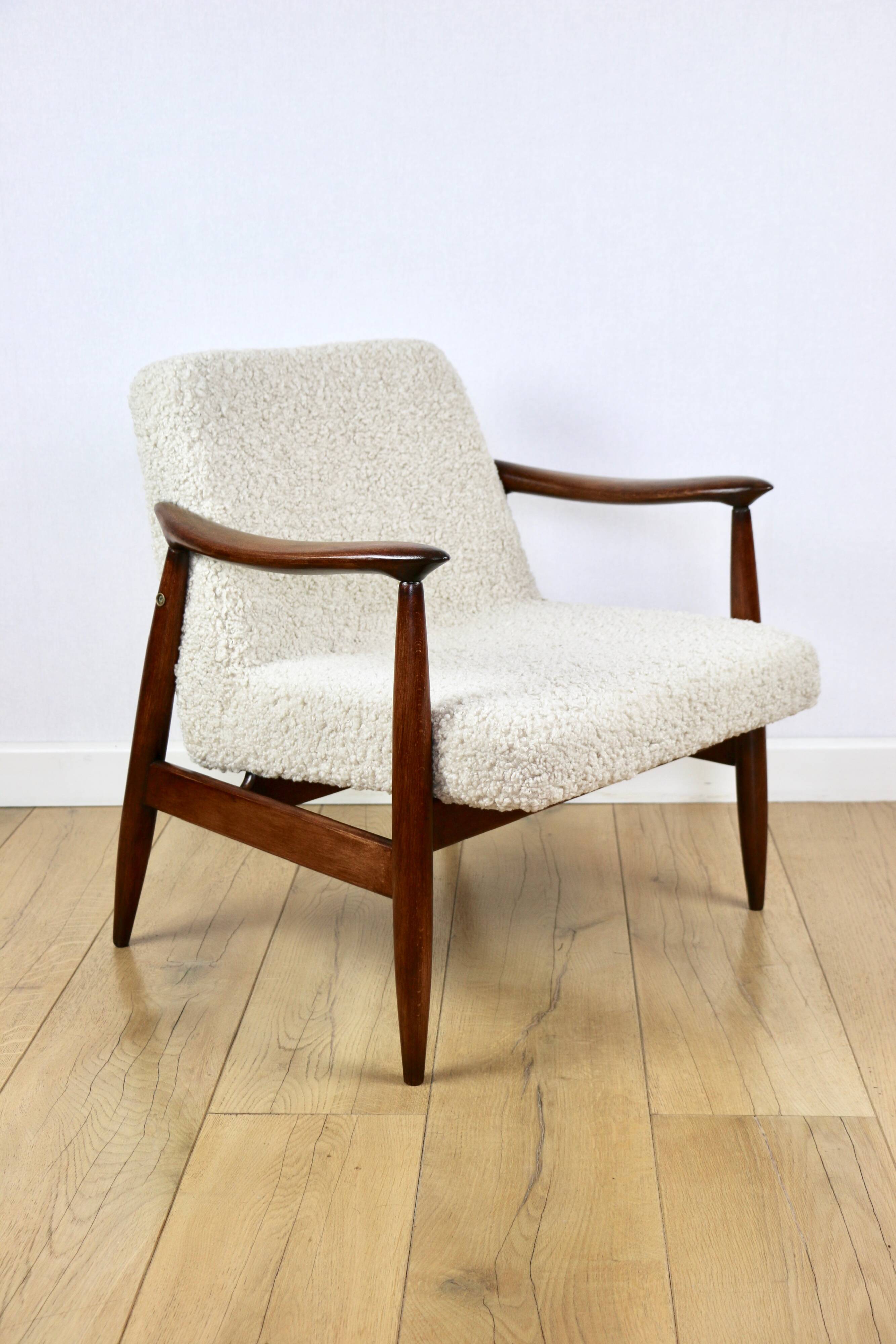 Vintage armchair GFM 300-202 design J.Kedziorek Loft 70s vintage beige boucle lamb - 2 pieces available