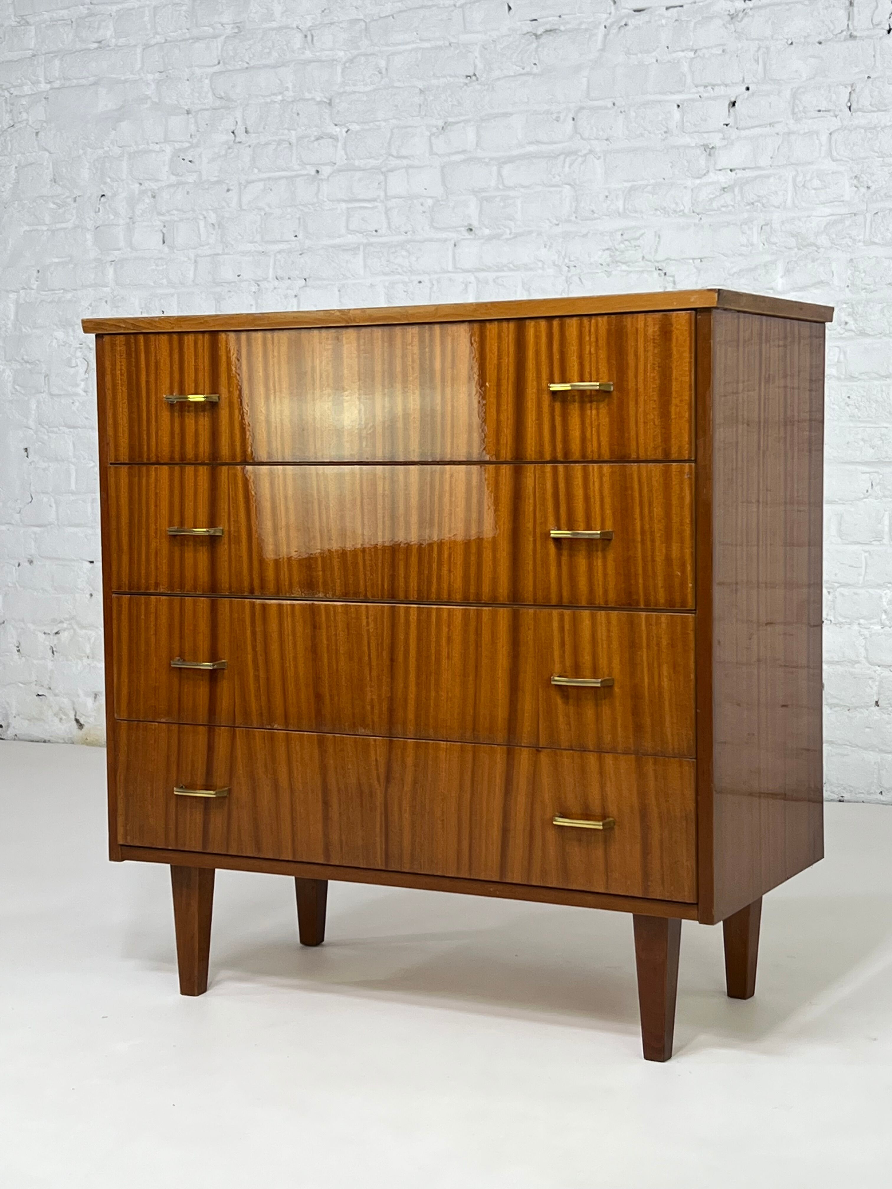 Commode années 60 en bois et laiton