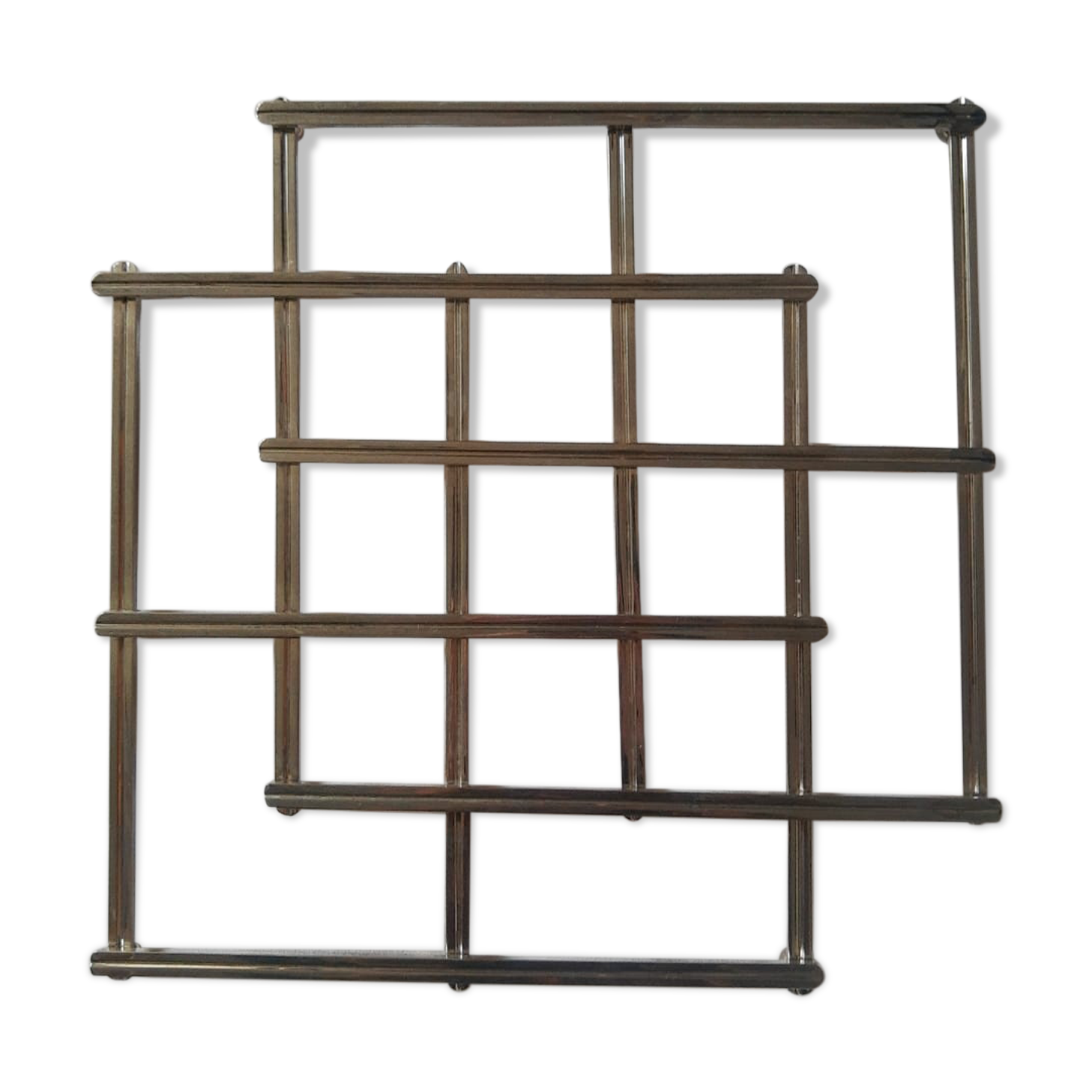 Stretchy silver metal flat bottom