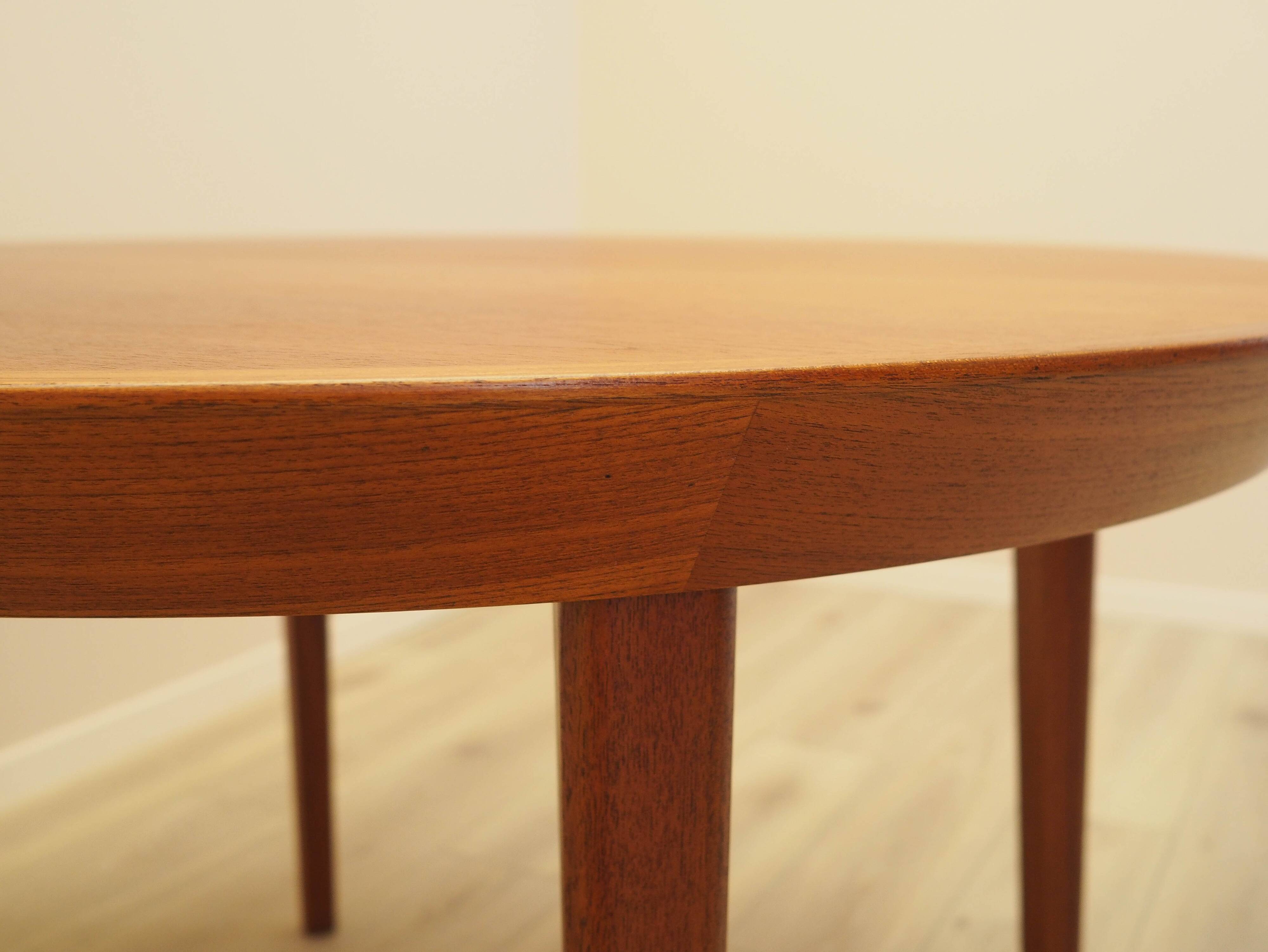 Round teak table, Danish design, 1960s, manufacturer: Gudme Møbelfabrik, de