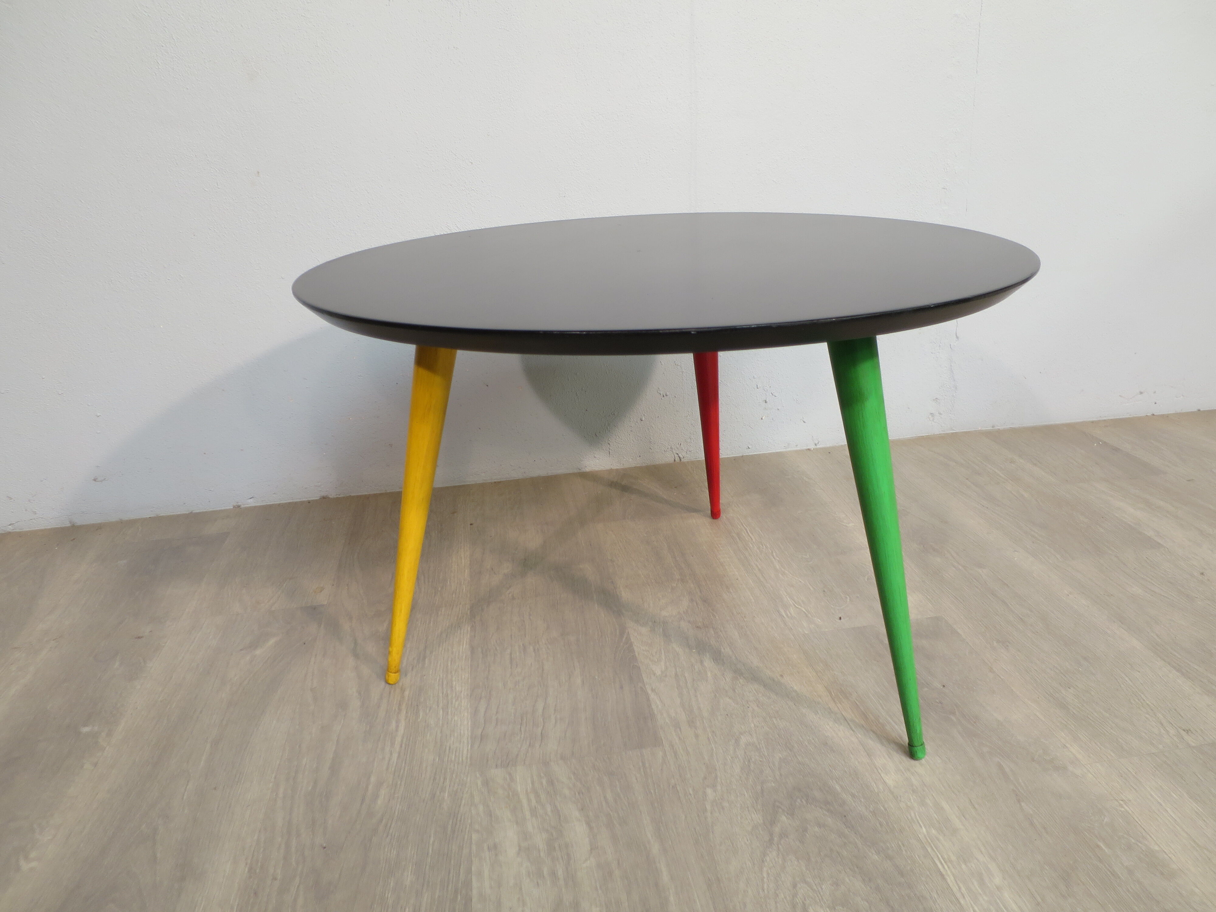 Roundtable round feet compasses