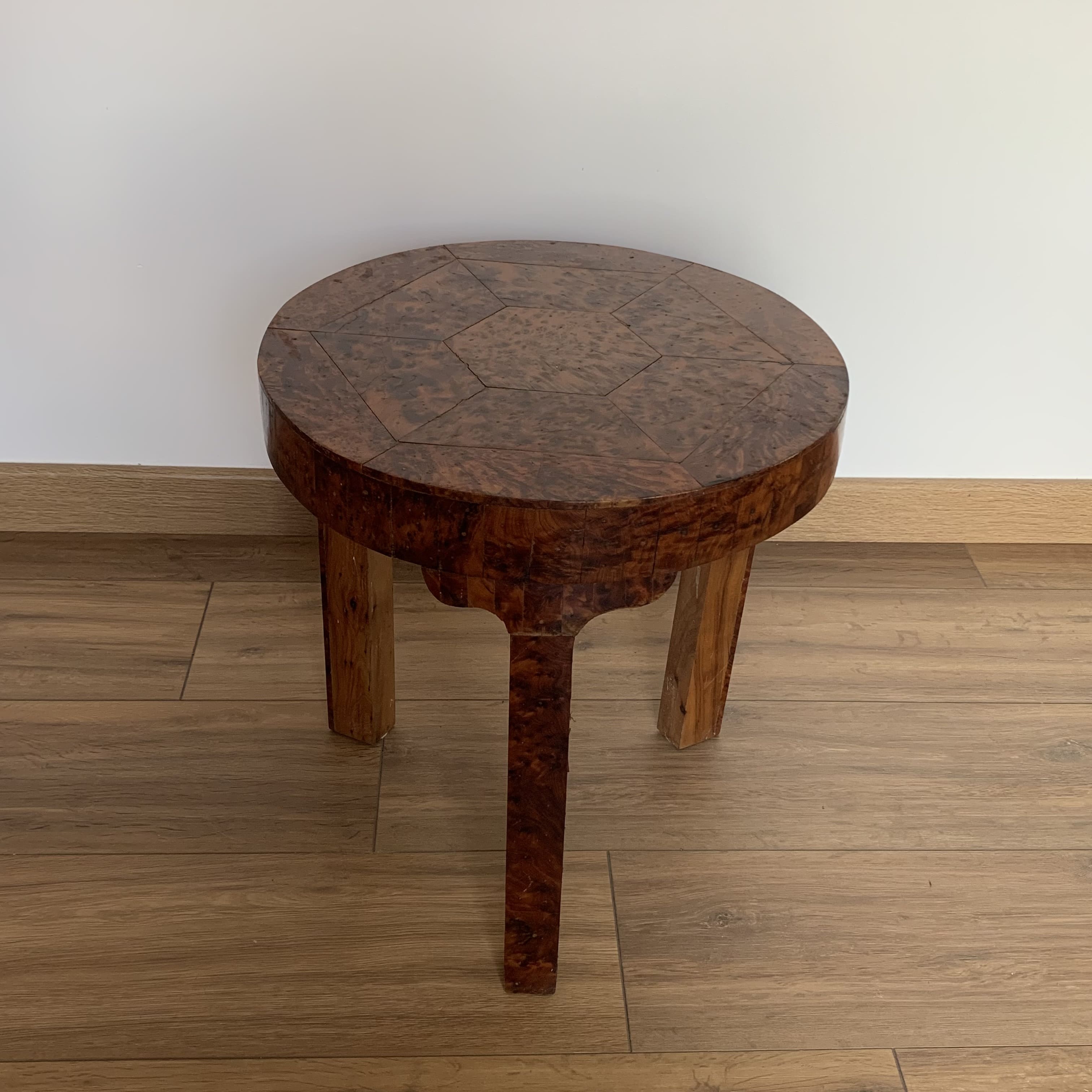 Round coffee table/thuja magnifying glass service