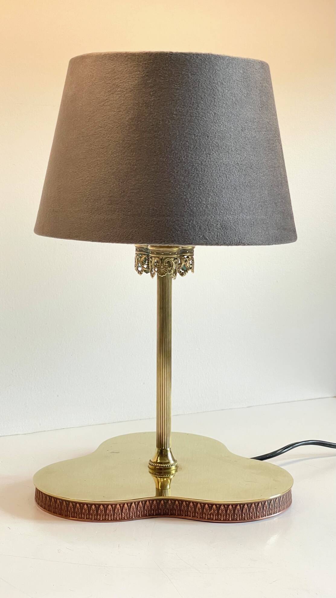 Solid brass vintage clover lamp