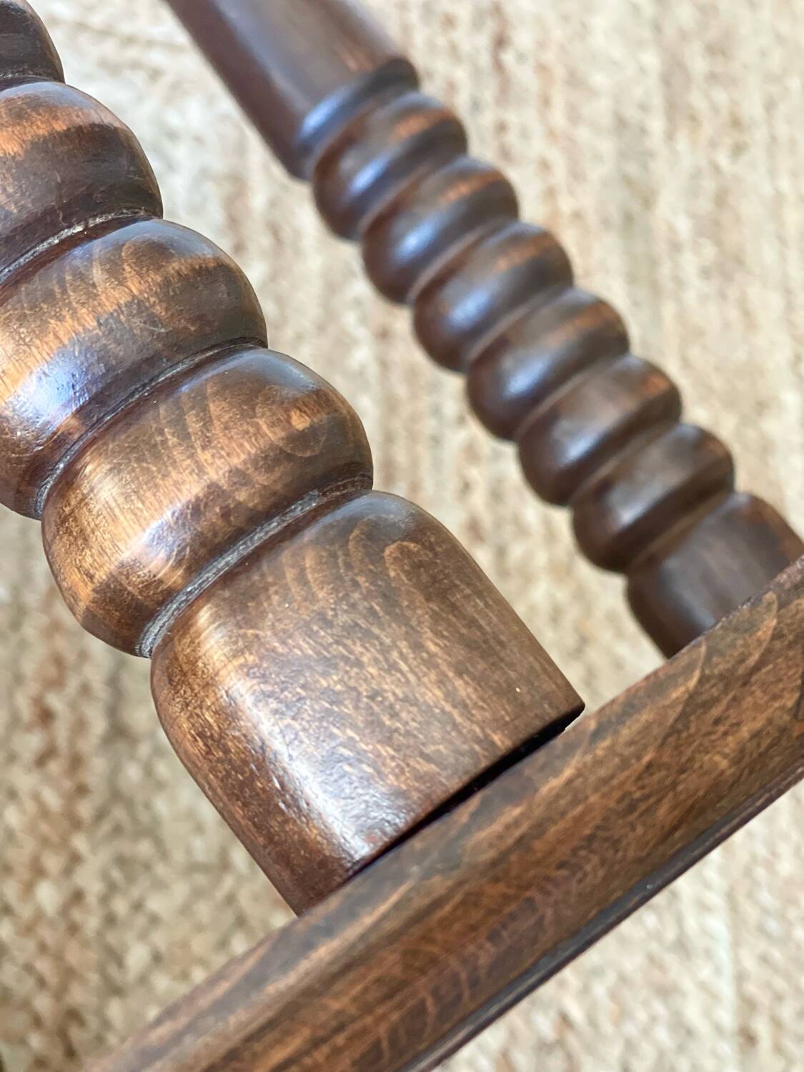 Guéridon en chêne spiralé
