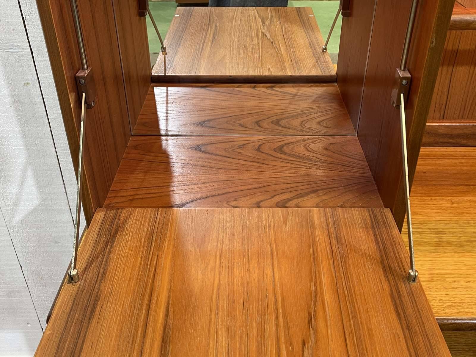 Enfilade bar GPLAN in teak from the 1970s.