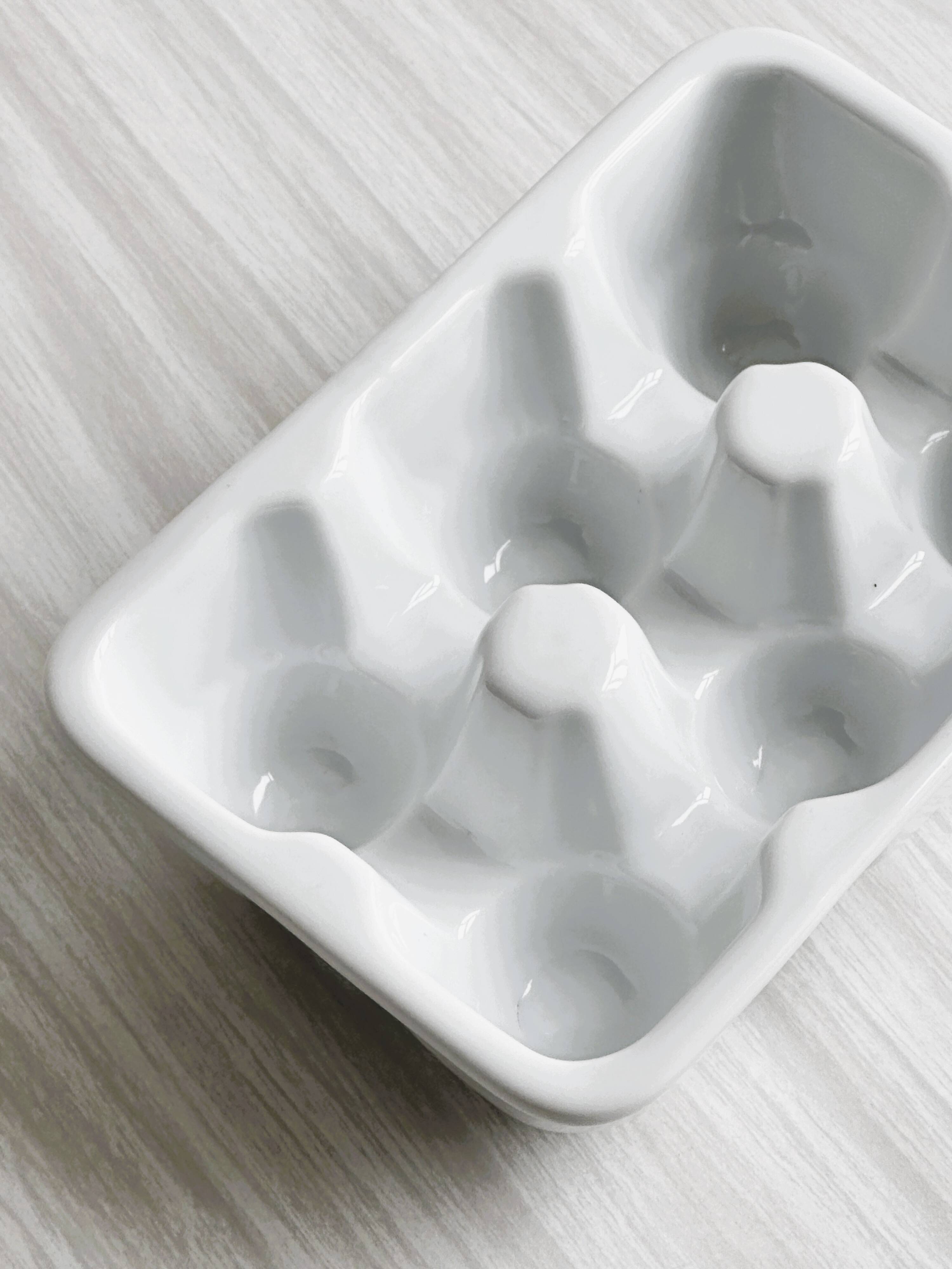 Porcelain egg box, fridge storage box.